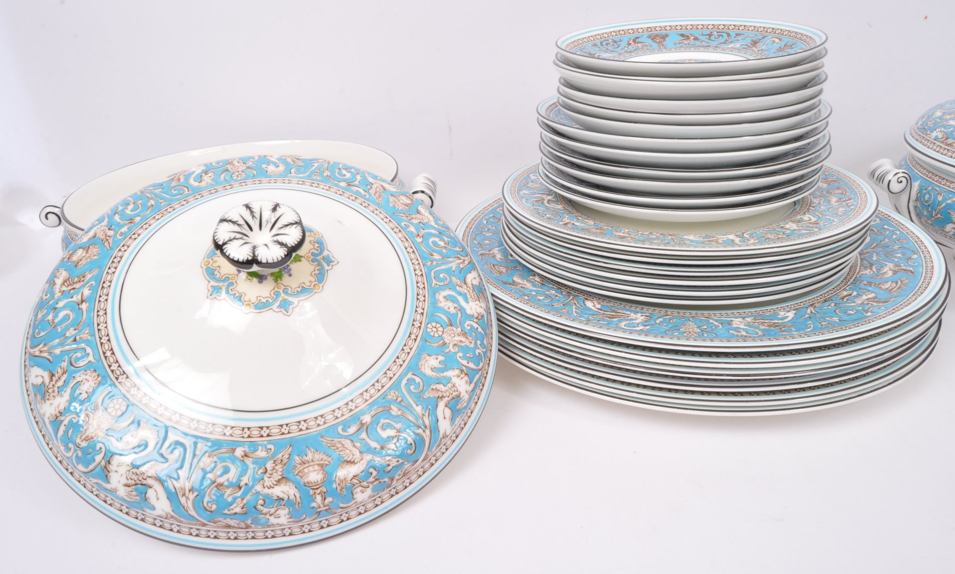 WEDGWOOD - FLORENTINE - TEA & DINNER SERVICE - Image 6 of 8