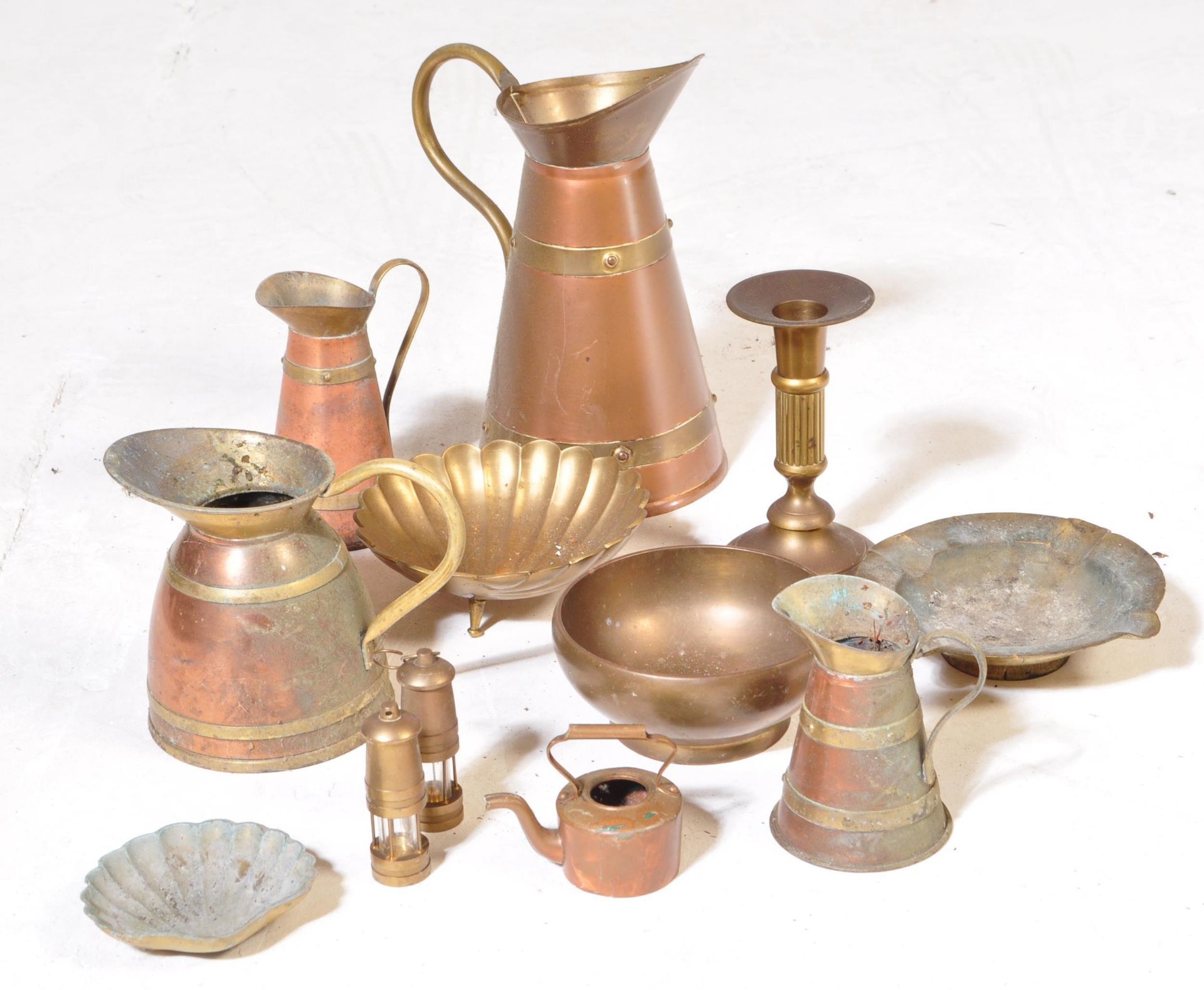 COLLECTION OF RETRO COPPER & BRASS ITEMS