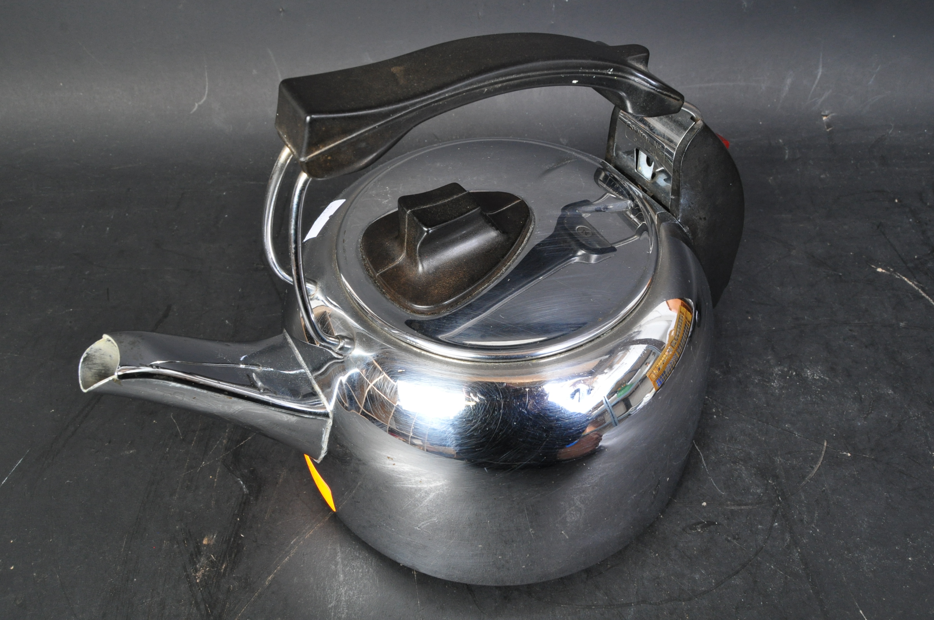 RUSSELL HOBBS TYPE K2 VINTAGE RETRO KETTLE - Image 2 of 6