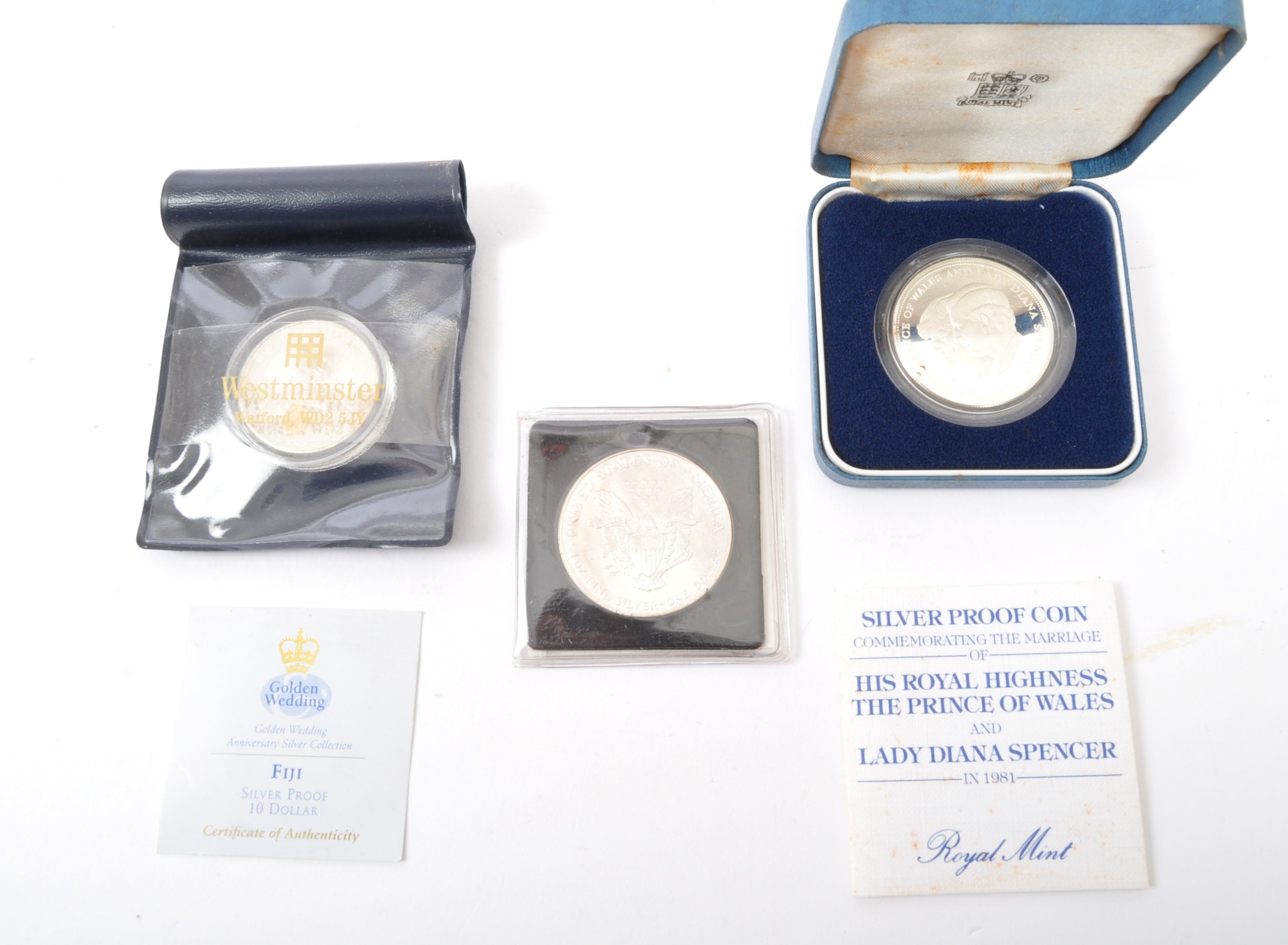 THREE VINTAGE UK & US SILVER COMMEMORATIVE COINS