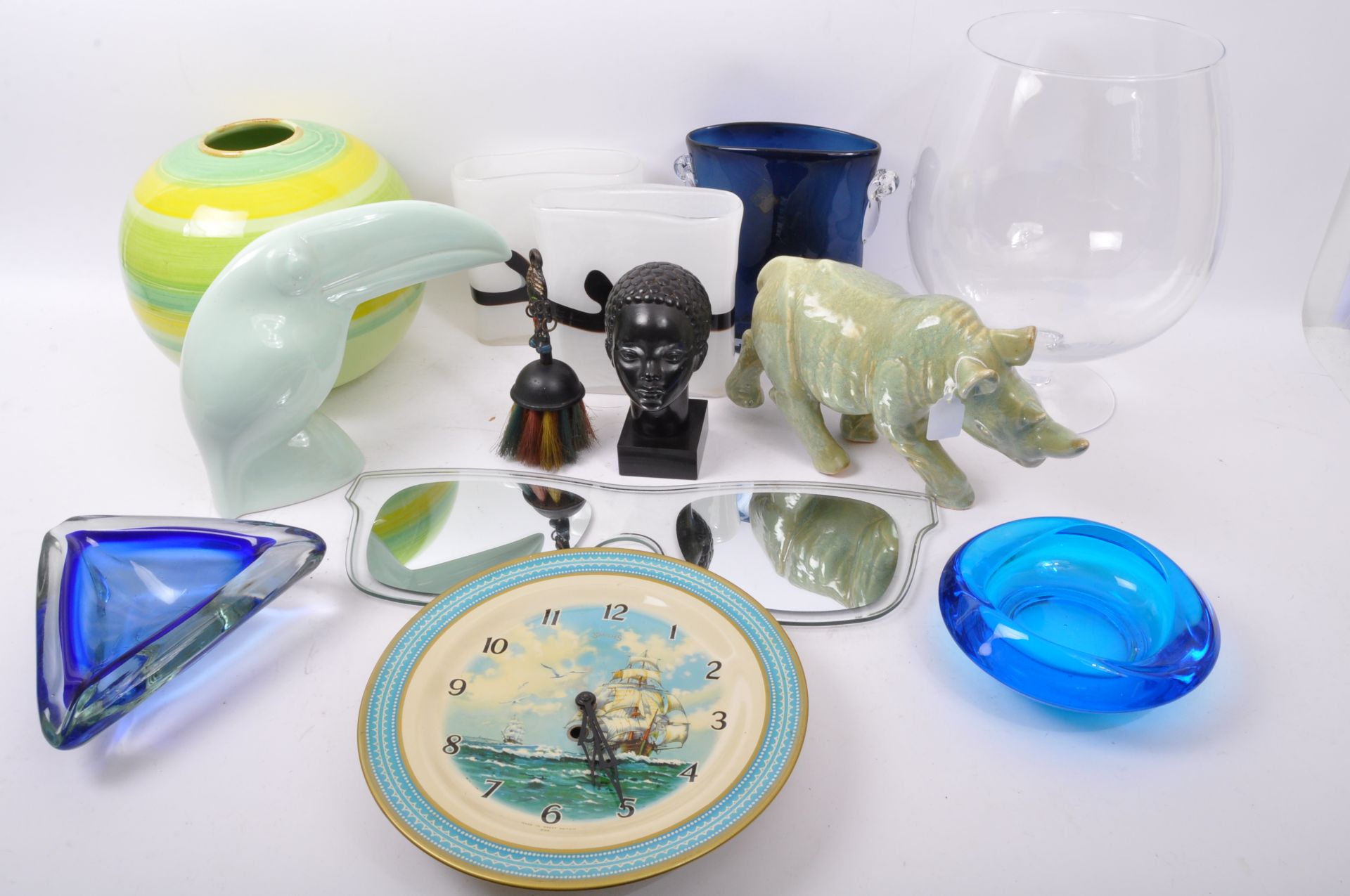 ASSORTMENT OF RETRO MID 20TH CENTURY CERAMIC & GLASS