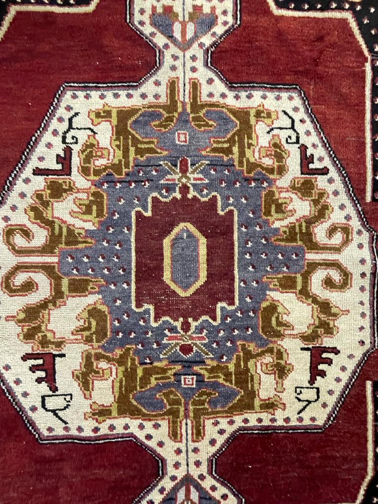 VINTAGE 1940S TURKISH ALTAKULA HAND KNOTTED FLOOR RUG - Image 2 of 4