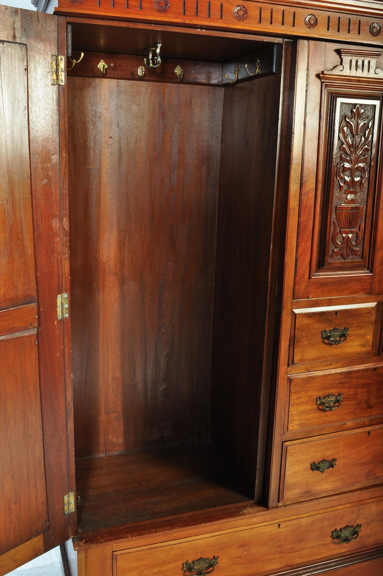 VICTORIAN 19TH CENTURY WALNUT COMPACTUM WARDROBE - Image 6 of 8