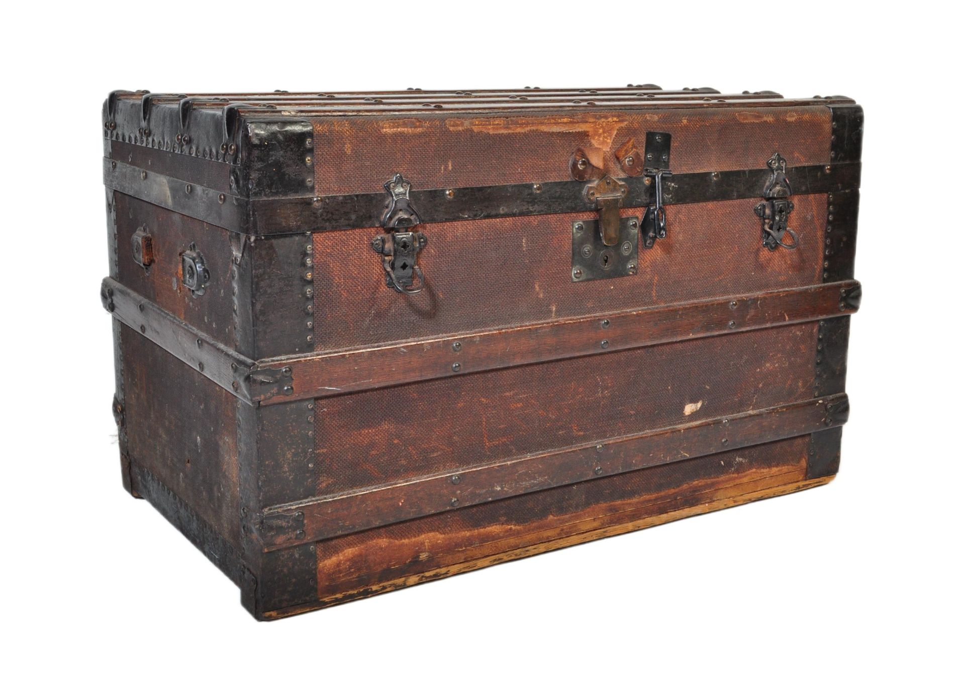 VICTORIAN 19TH CENTURY CANVAS AND WOODEN BOUND TRUNK