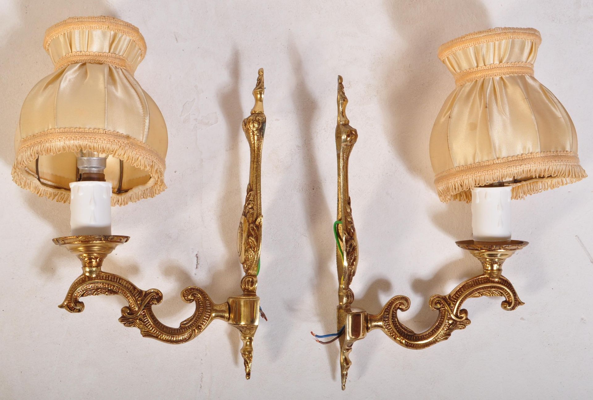 PAIR OF 20TH CENTURY BRASS CHANDELIERS & WALL LIGHTS - Image 4 of 4