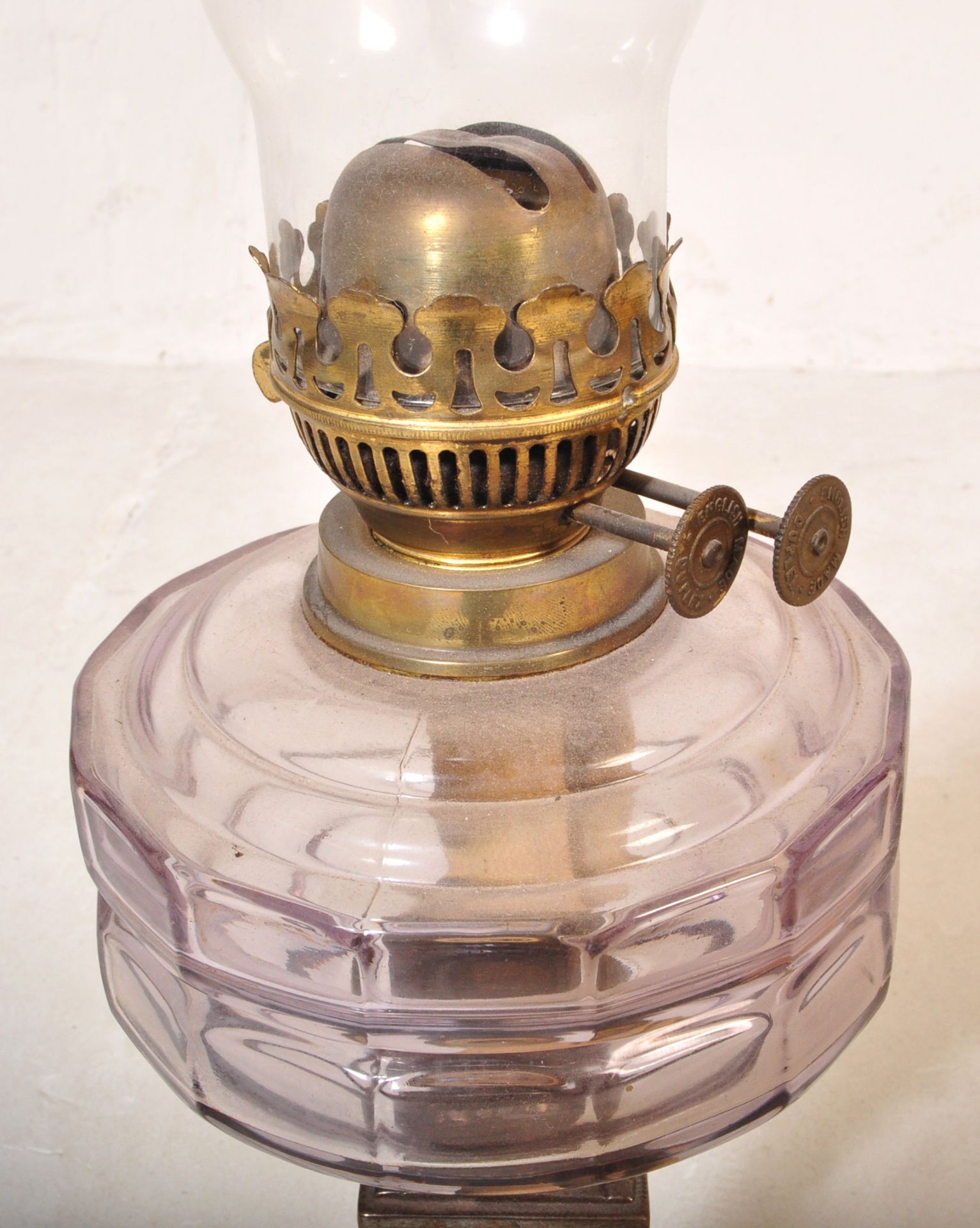 A 19TH CENTURY BRASS AND METAL OIL LAMP - Image 5 of 5