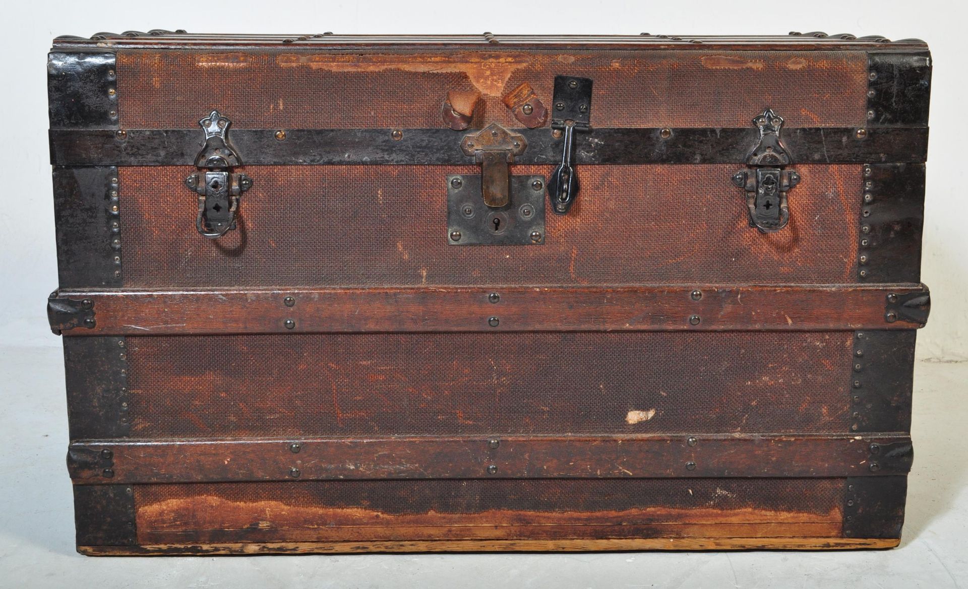 VICTORIAN 19TH CENTURY CANVAS AND WOODEN BOUND TRUNK - Image 2 of 6