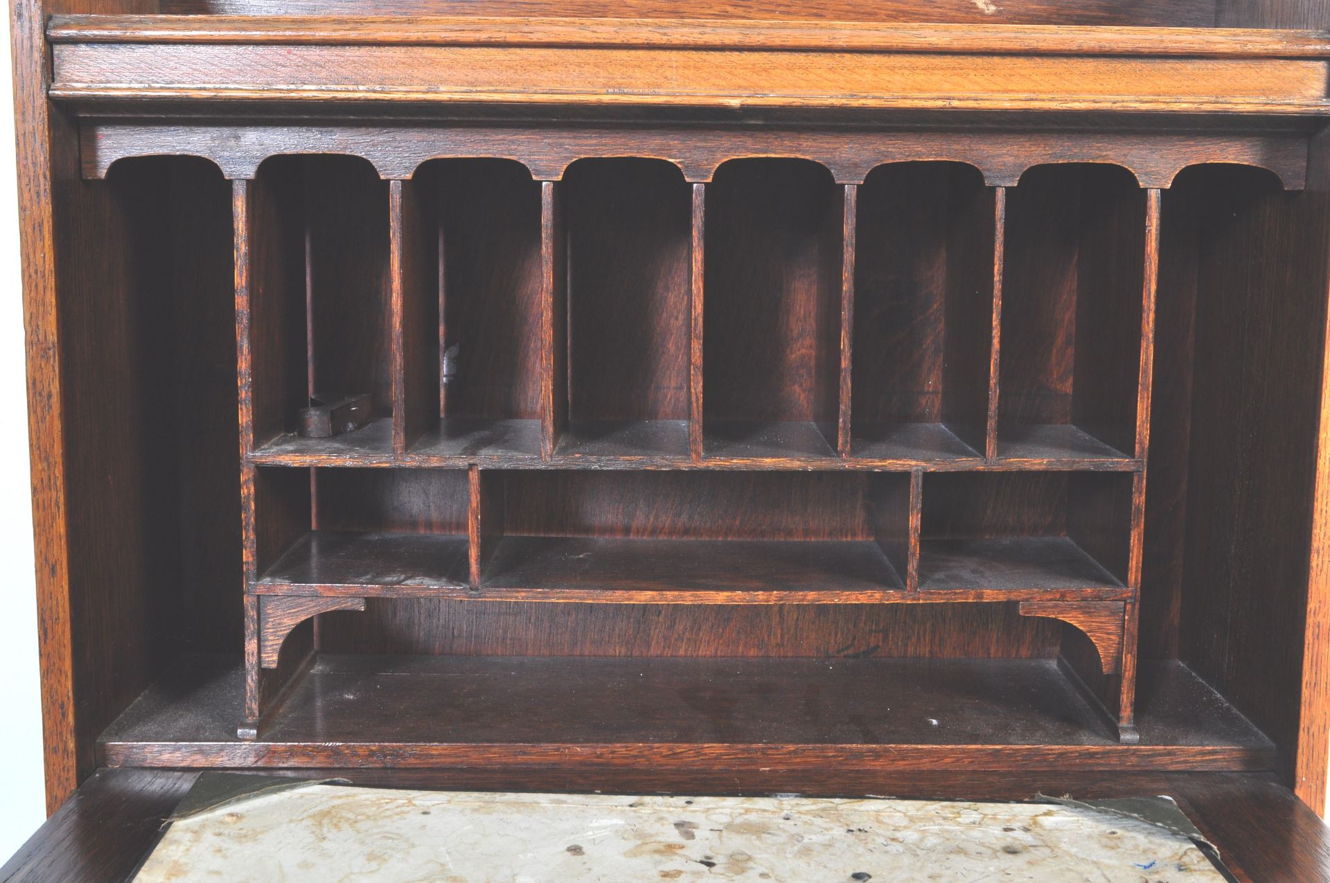 ARTS & CRAFT EARLY 20TH CENTURY OAK STUDENT BOOKCASE BUREAU - Image 5 of 6