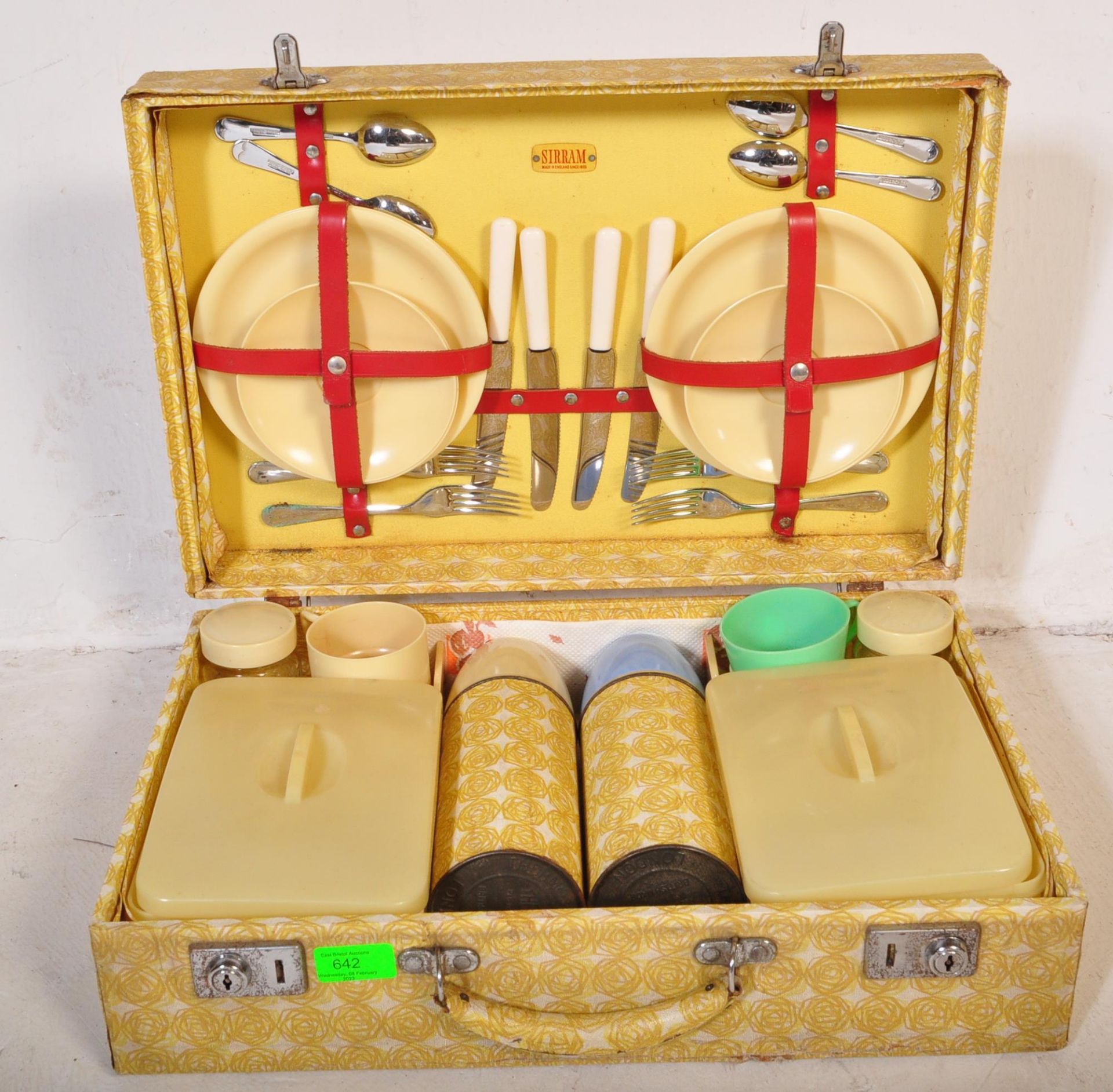 VINTAGE CIRCA 1960S SIRRAM PICNIC HAMPER SET - Image 2 of 6