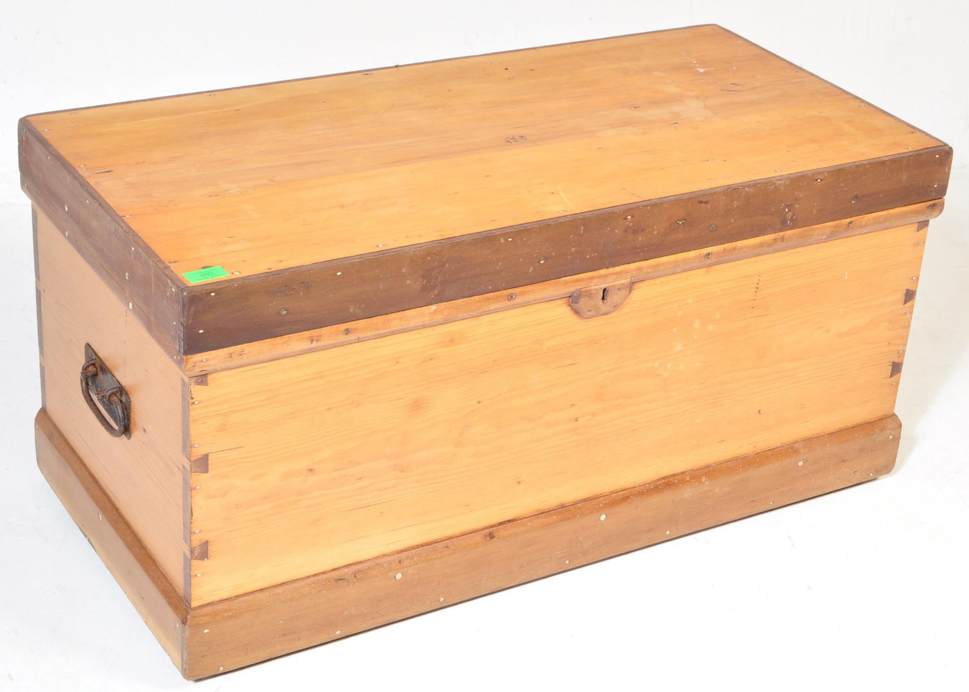 A VICTORIAN 19TH CENTURY PINE BLANKET BOX - Image 2 of 5