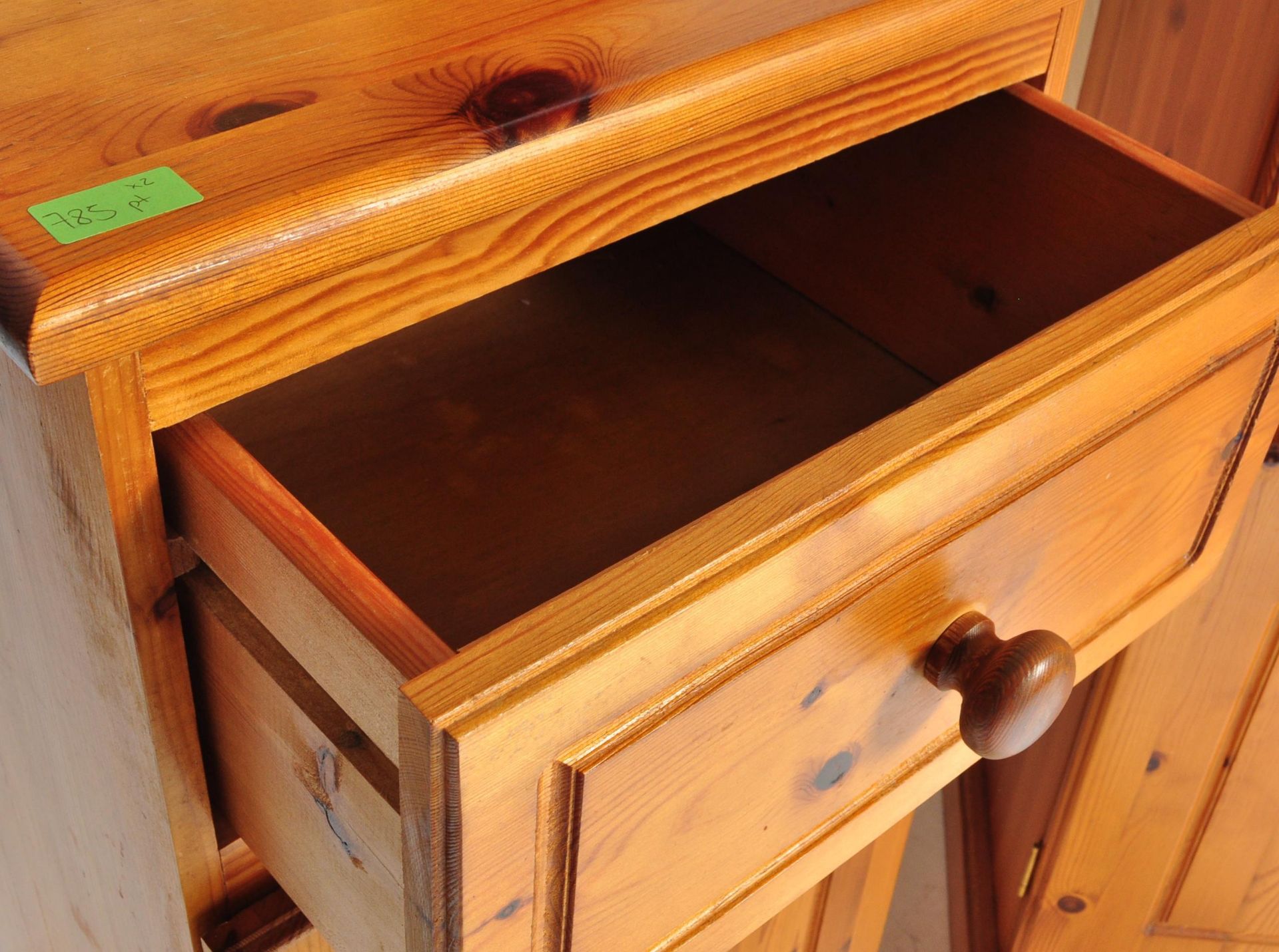 20TH CENTURY COUNTRY PINE WELSH DRESSER & SIDE DRESSER - Image 5 of 6