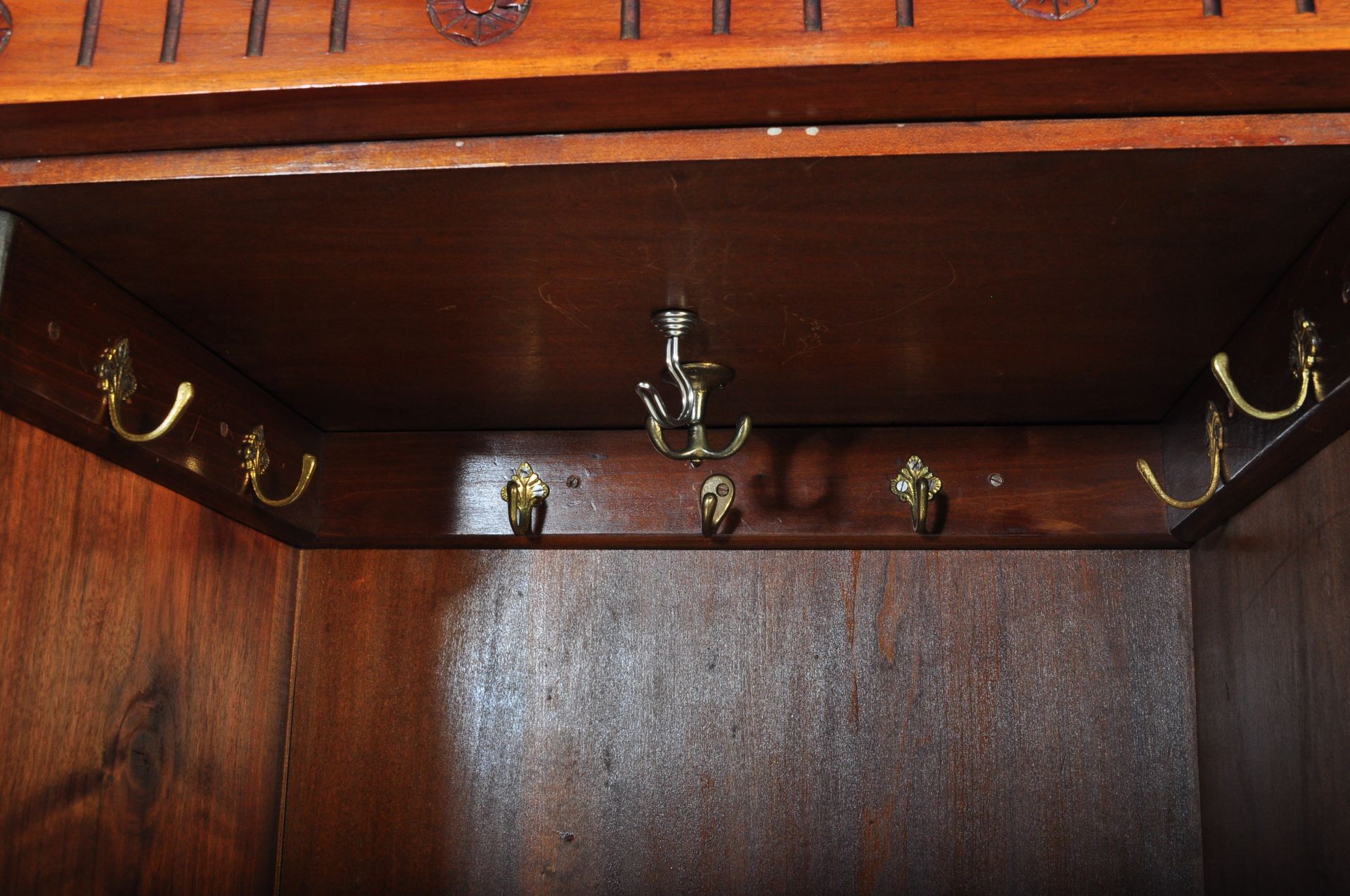 VICTORIAN 19TH CENTURY WALNUT COMPACTUM WARDROBE - Image 7 of 8