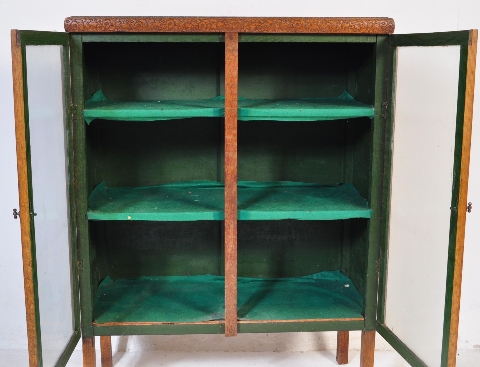 VINTAGE 1930S OAK GLAZED LIBEARRY BOOKCASE CABINET - Image 4 of 5