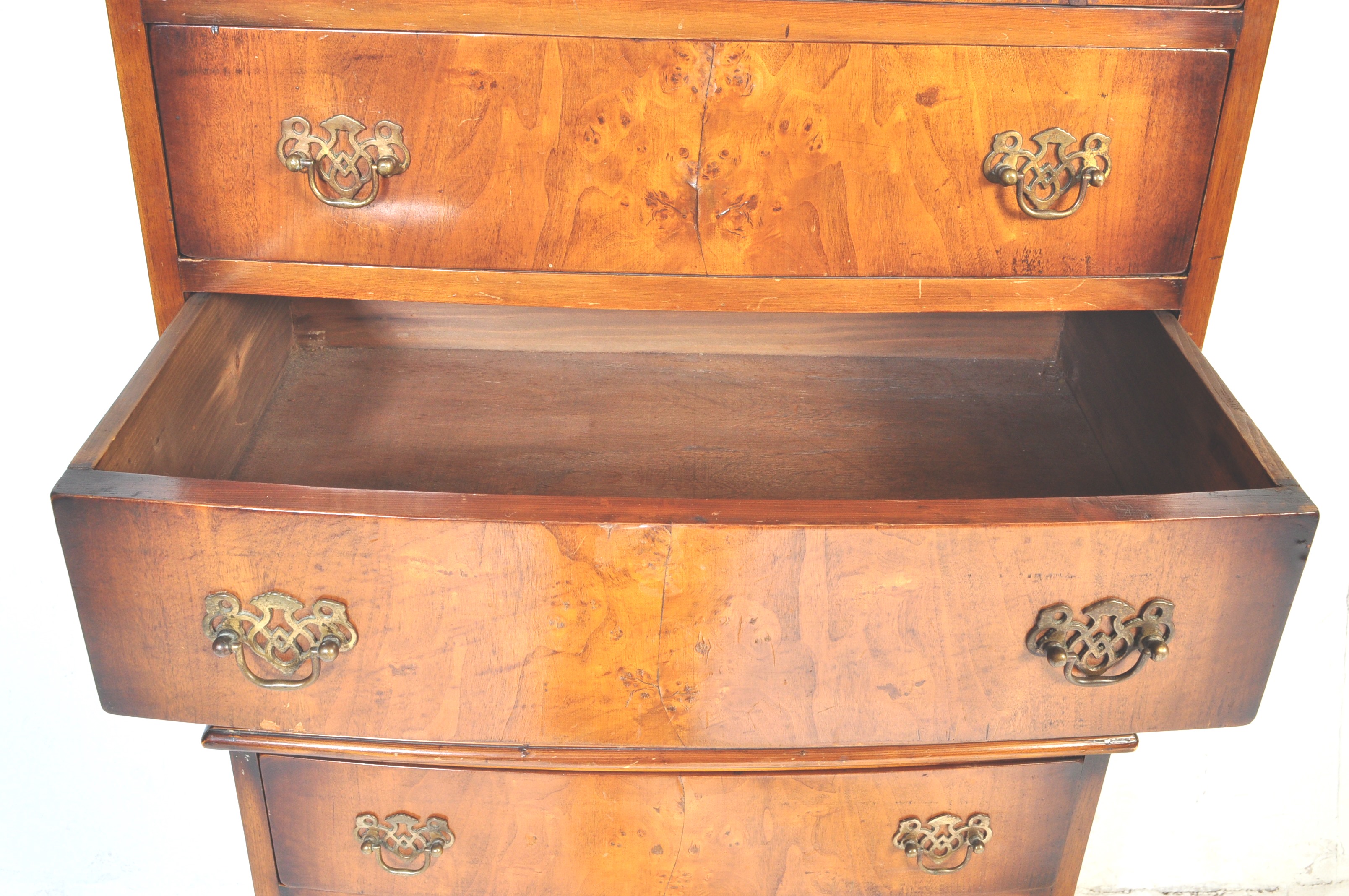 VINTAGE QUEEN ANNE REVIVAL ATTIC CHEST OF DRAWERS - Image 4 of 6