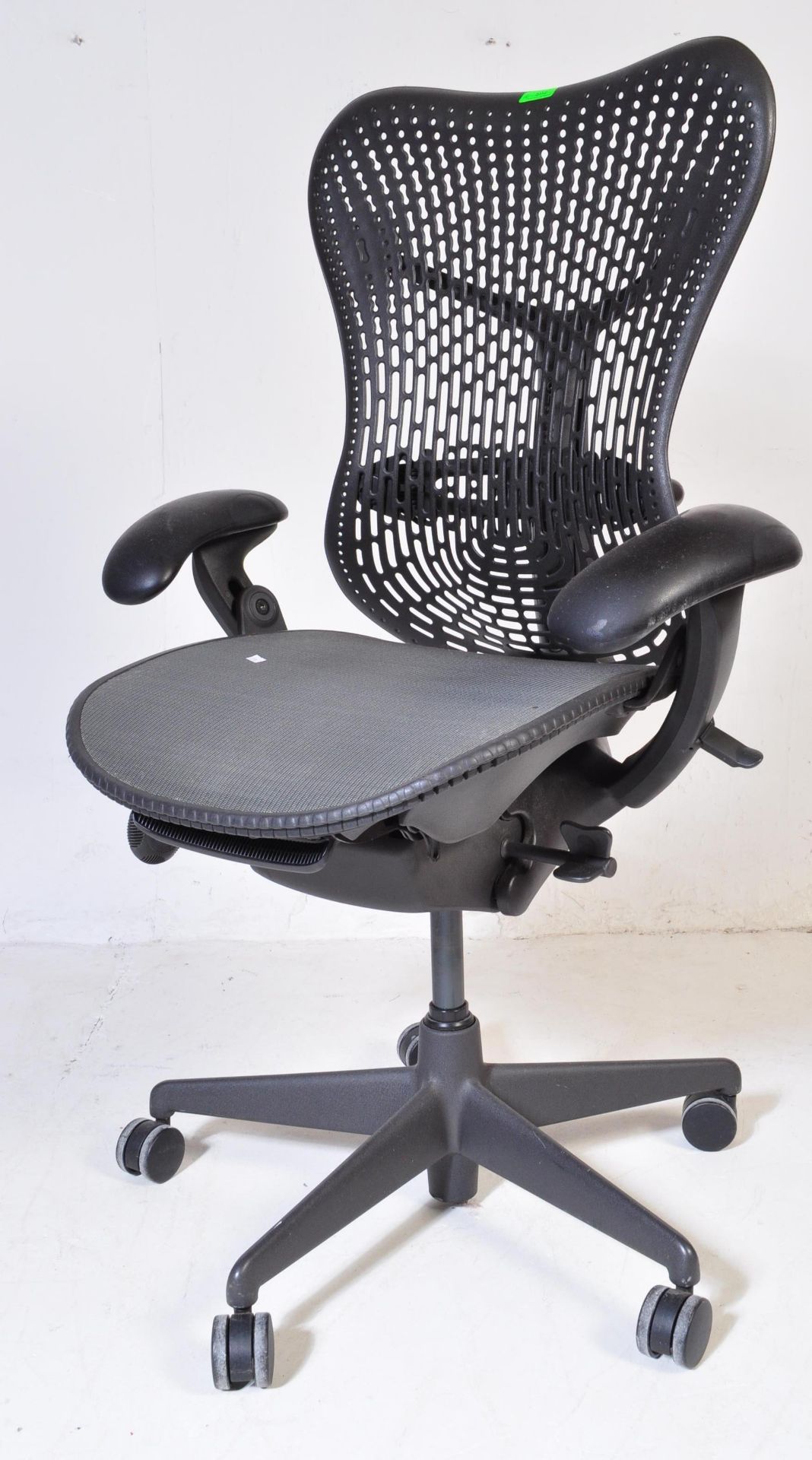 HERMAN MILLER - MIRRA 2 - SWIVEL OFFICE DESK CHAIR BY STUDIO 7.5