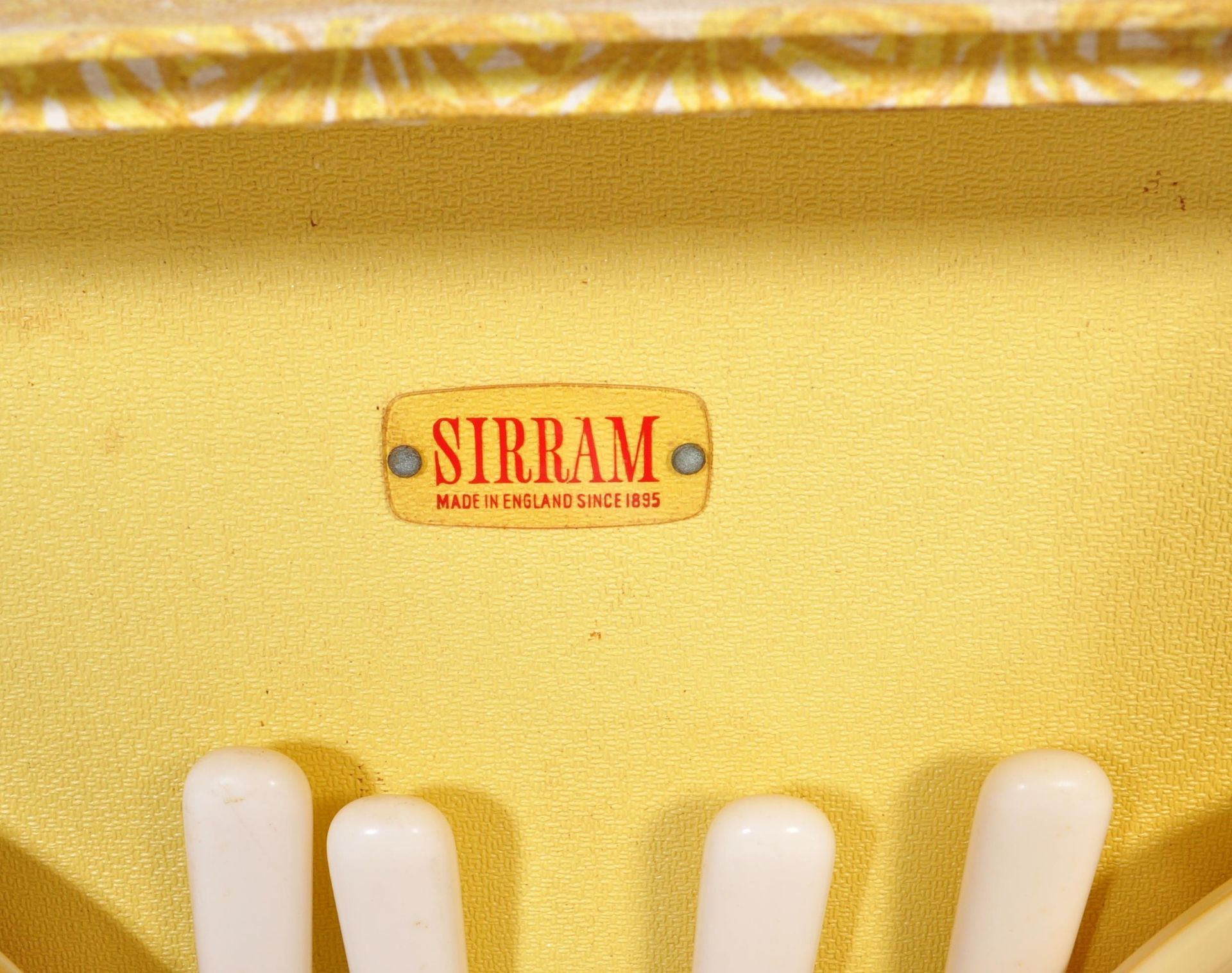 VINTAGE CIRCA 1960S SIRRAM PICNIC HAMPER SET - Image 5 of 6