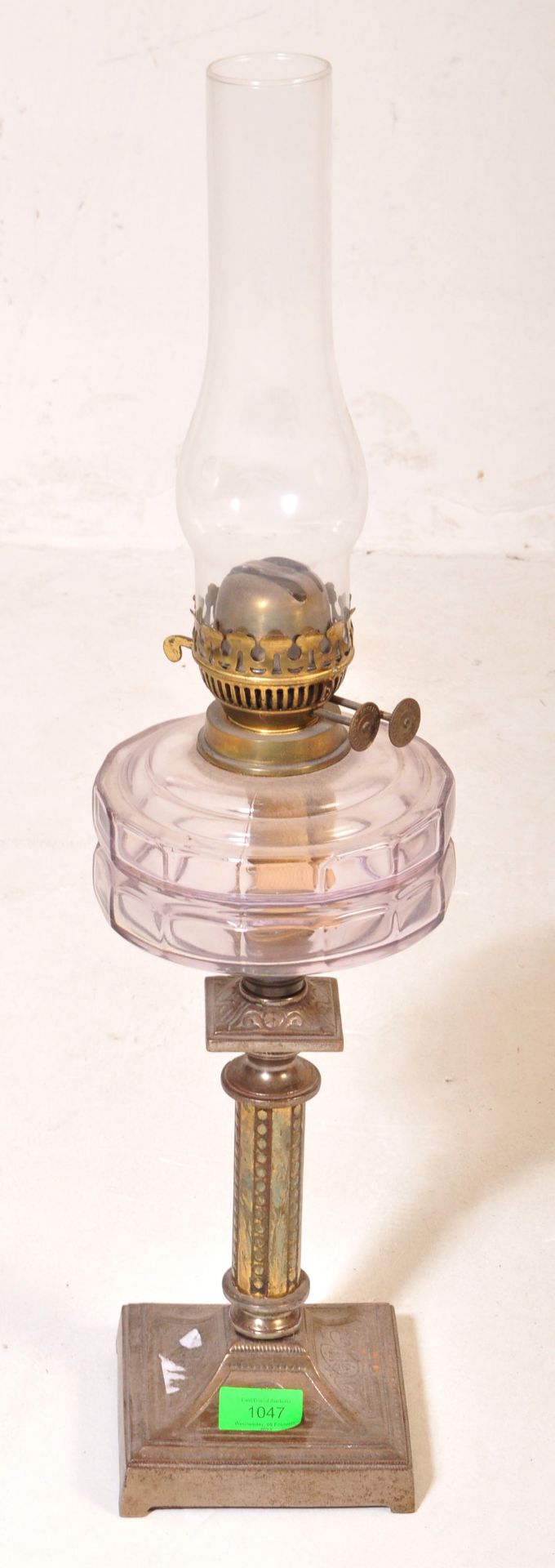A 19TH CENTURY BRASS AND METAL OIL LAMP - Image 2 of 5