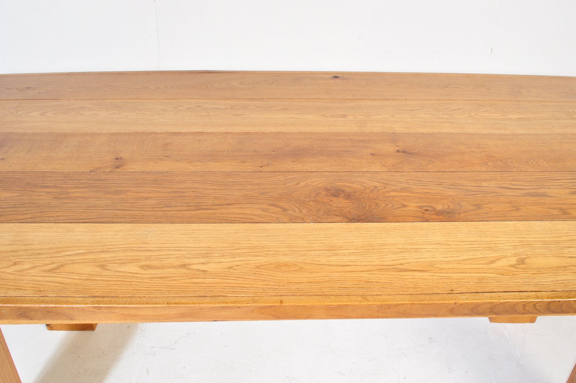 LARGE CONTEMPORARY MODERNIST OAK REFECTORY DINING TABLE - Image 3 of 4