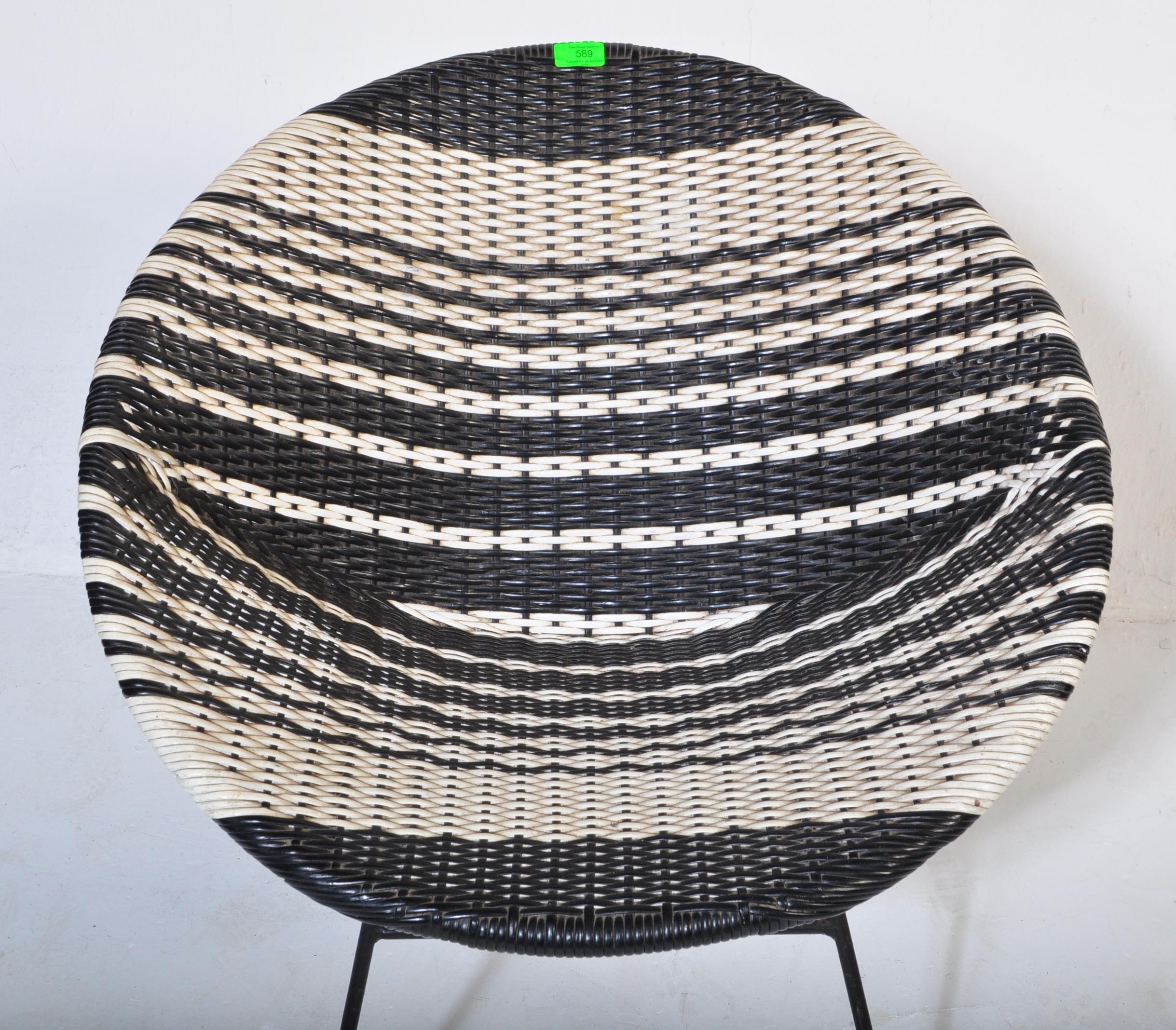 RETRO CIRCA 1960S BLACK & WHITE WOVEN SATELLITE CHAIR - Image 4 of 5