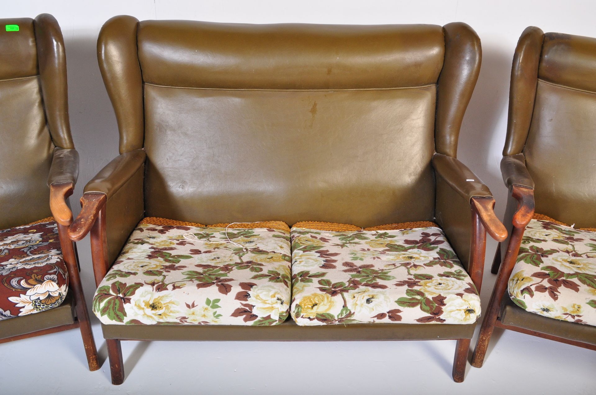 MID CENTURY GREEN FAUX LEATHER PARKER KNOLL SUITE - Image 3 of 5
