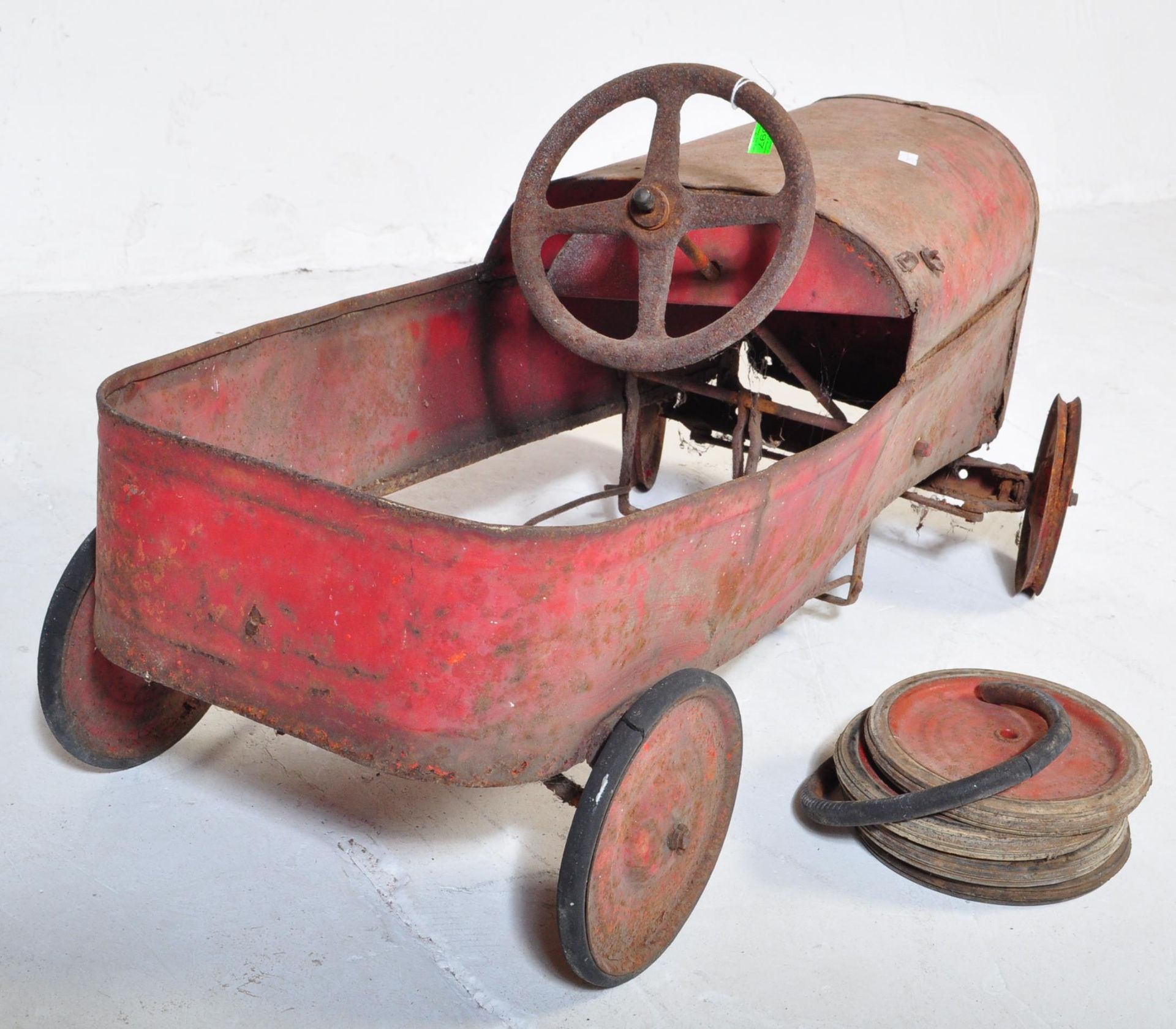 VINTAGE TRIANG LINES BROS TIN PLATE CHILDRENS PEDAL CAR - Image 3 of 5