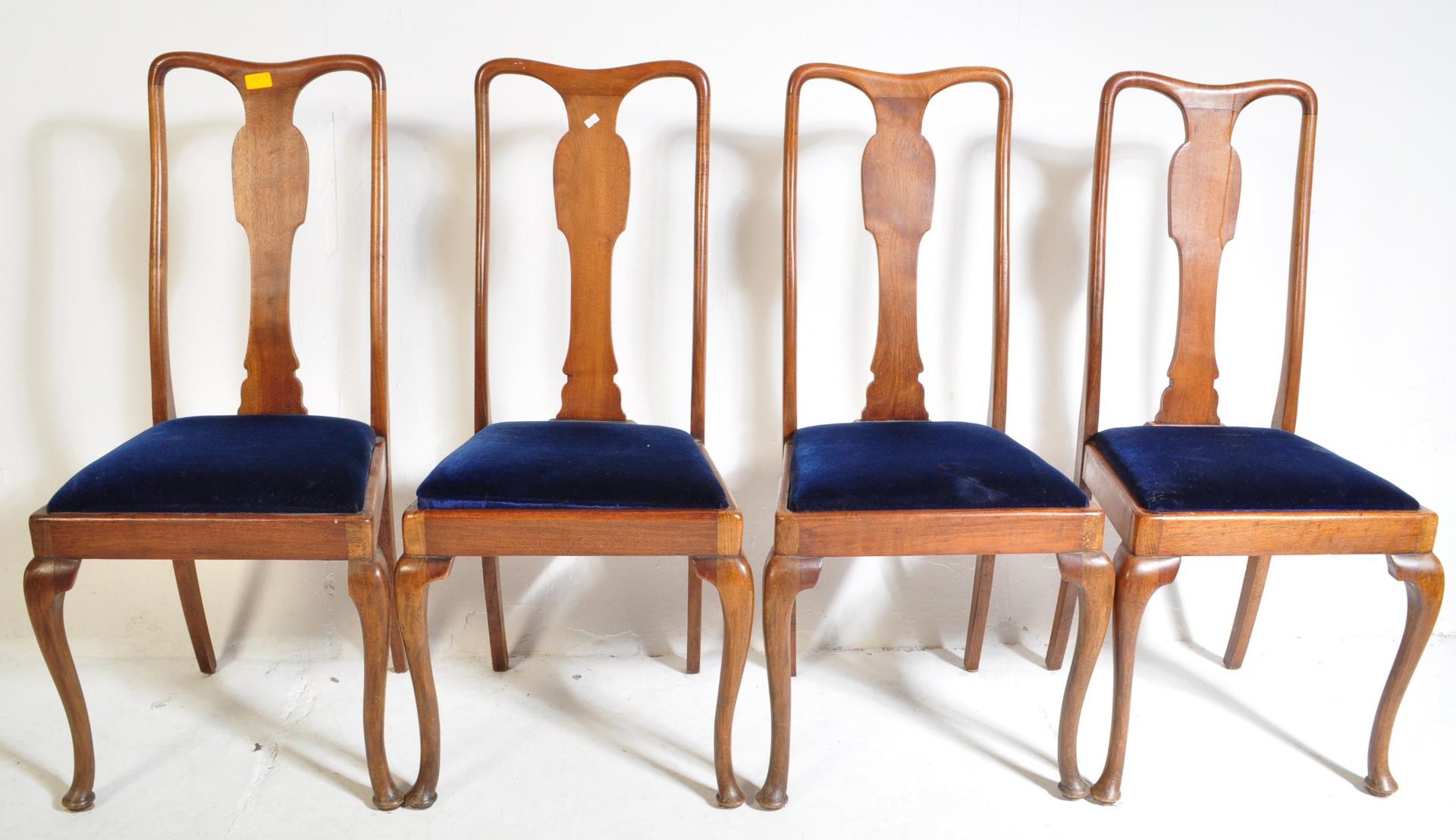 1920S OAK ARTS & CRAFTS DINING TABLE WITH CHAIRS - Image 6 of 7