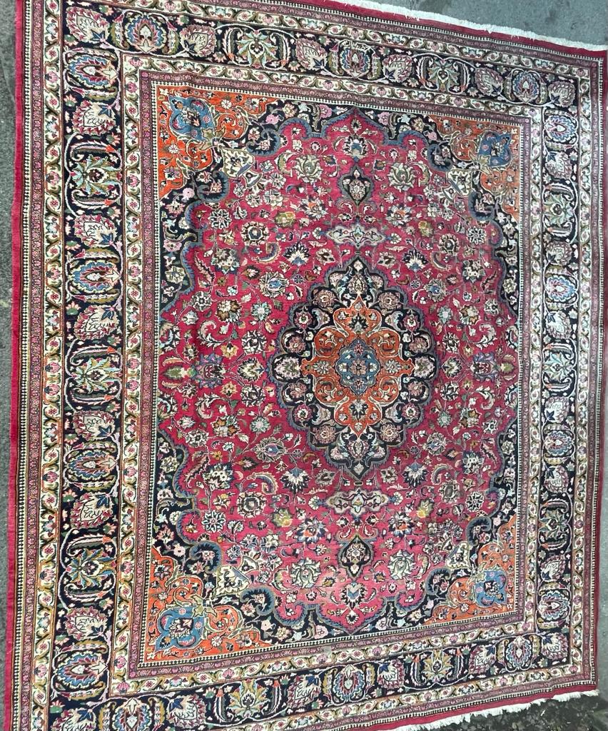 VINTAGE MID 20TH CENTURY MESHED PERSIAN FLOOR RUG