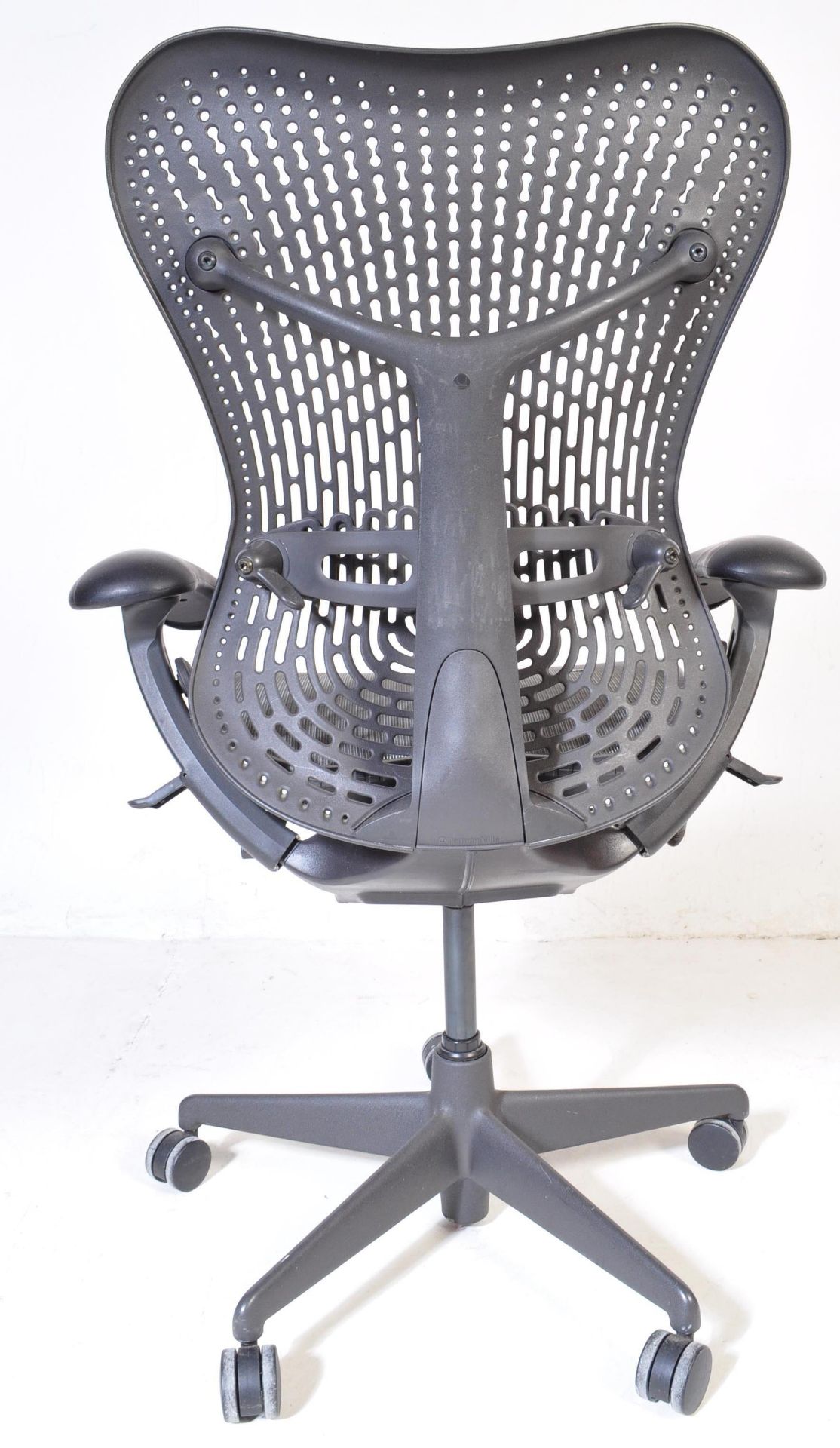 HERMAN MILLER - MIRRA 2 - SWIVEL OFFICE DESK CHAIR BY STUDIO 7.5 - Image 5 of 5