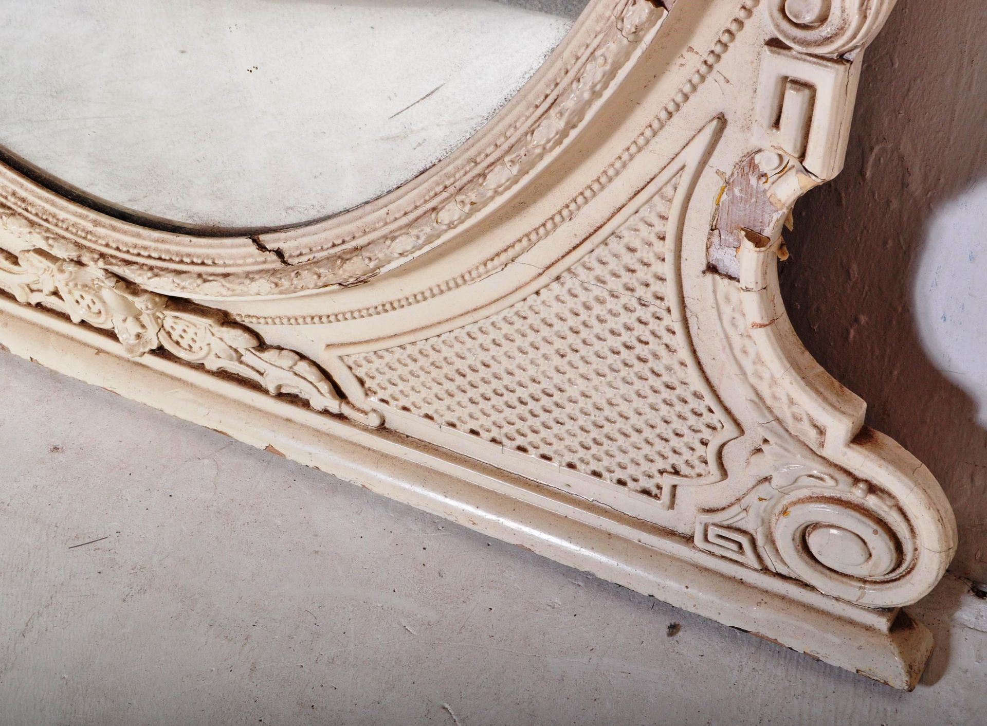 19TH CENTURY VICTORIAN OVER MANTEL WALL MIRROR - Image 4 of 6