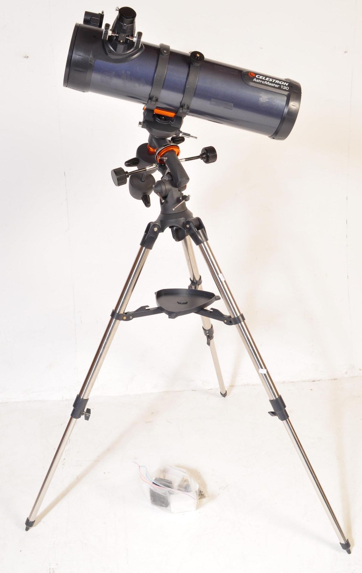 CELESTRON ASTROMASTER 130 TELESCOPE ON TRIPOD - Image 2 of 8