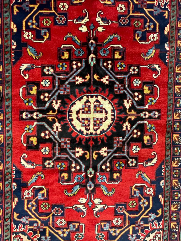 20TH CENTURY NORTH WEST PERSIAN ISLAMIC TAFRESH FLOOR RUG - Image 2 of 3