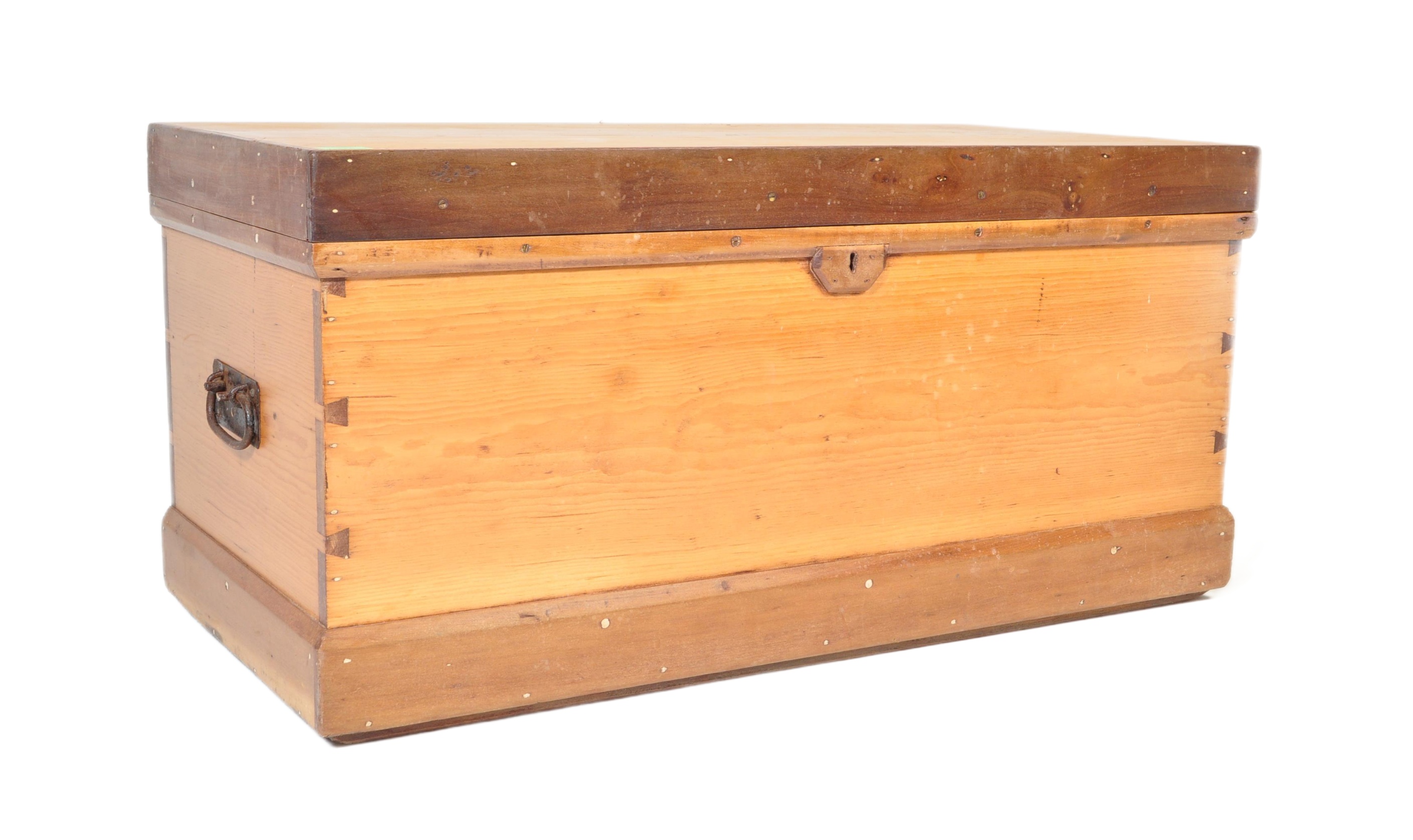 A VICTORIAN 19TH CENTURY PINE BLANKET BOX