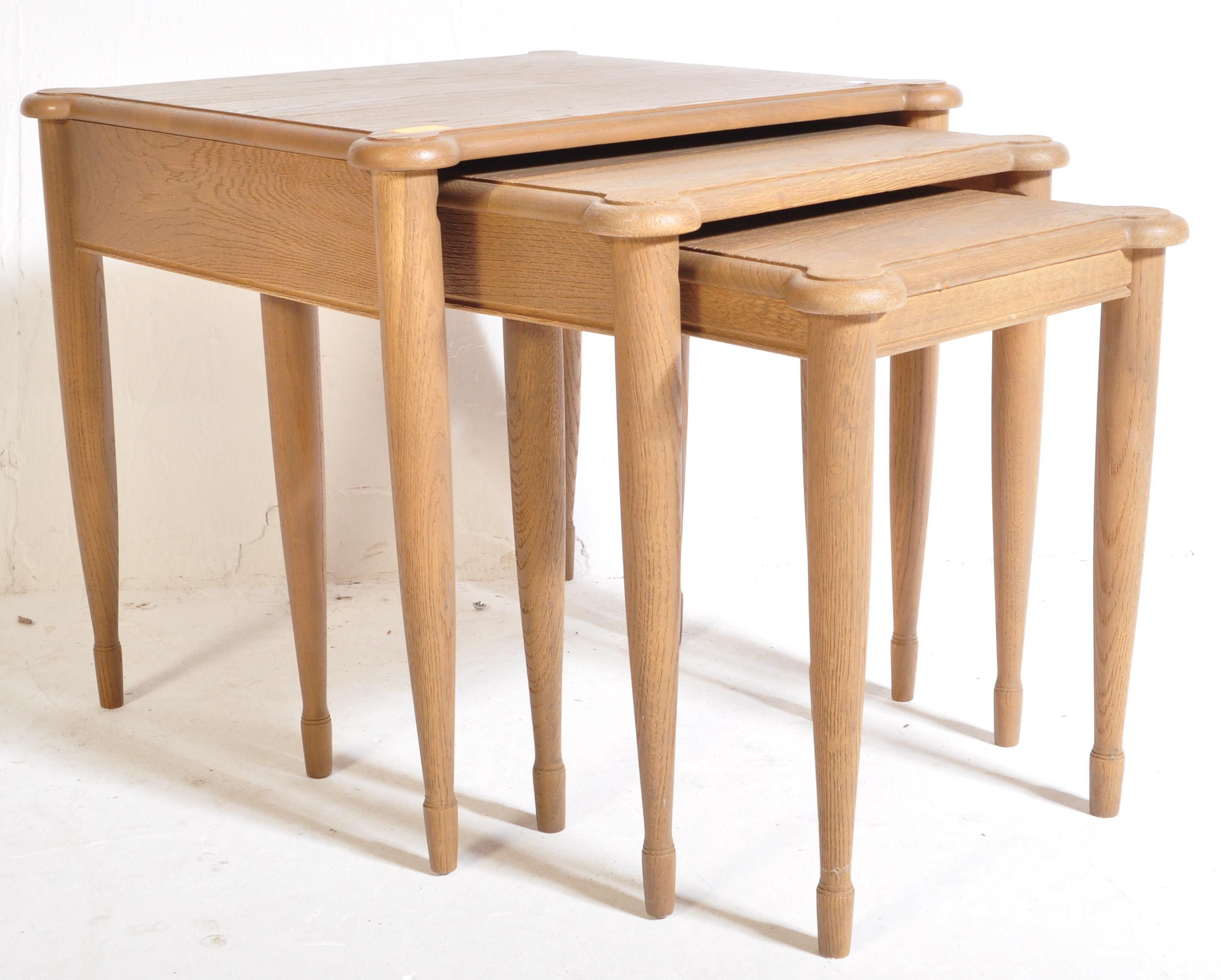 20TH CENTURY RETRO OAK WOOD NEST OF GRADUATING TABLES