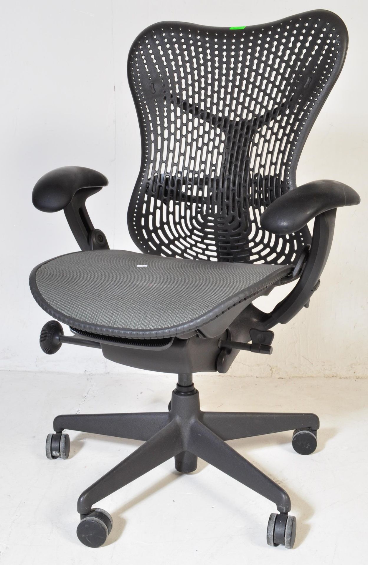 HERMAN MILLER - MIRRA 2 - SWIVEL OFFICE DESK CHAIR BY STUDIO 7.5