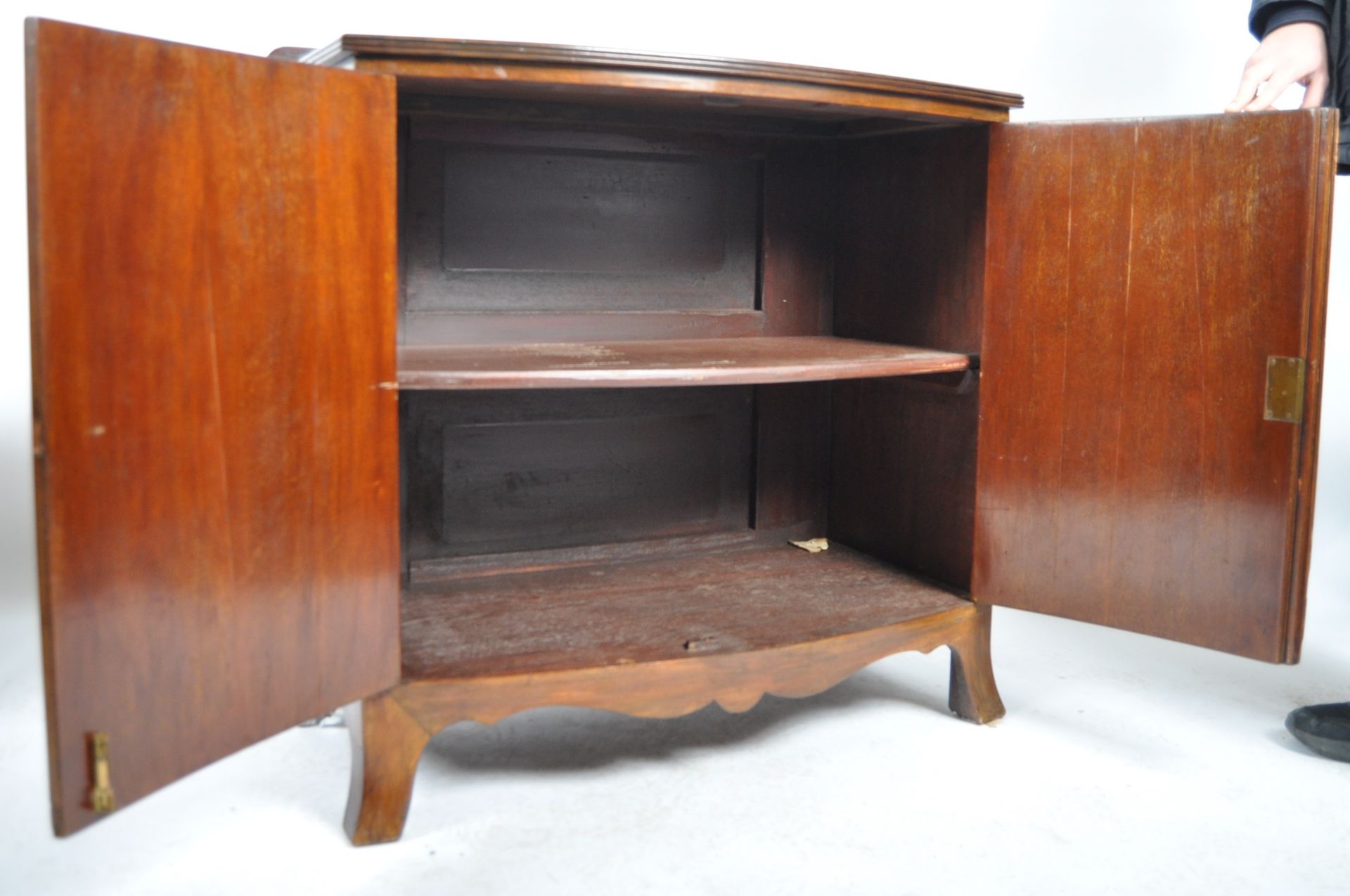 EDWARDIAN MAHOGANY BOW FRONT SIDEBOARD CABINET - Image 3 of 6