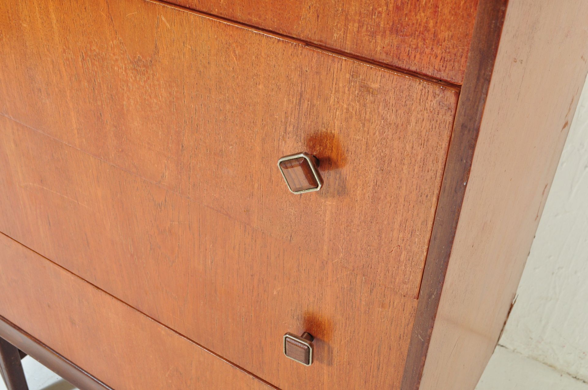 MID 20TH CENTURY TEAK CHEST OF DRAWERS - Image 5 of 5