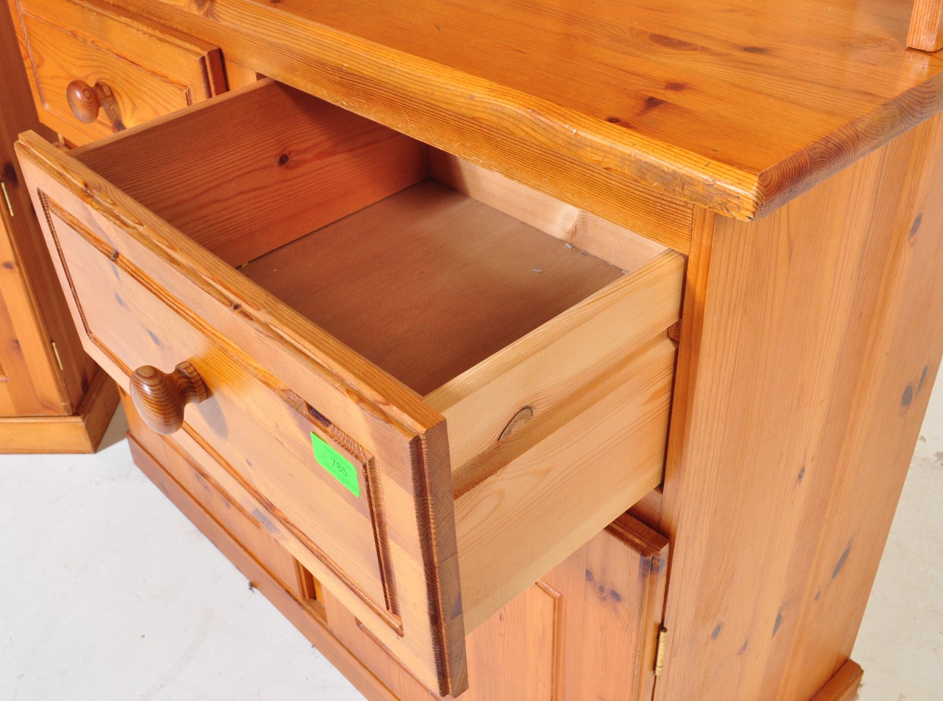 20TH CENTURY COUNTRY PINE WELSH DRESSER & SIDE DRESSER - Image 2 of 6