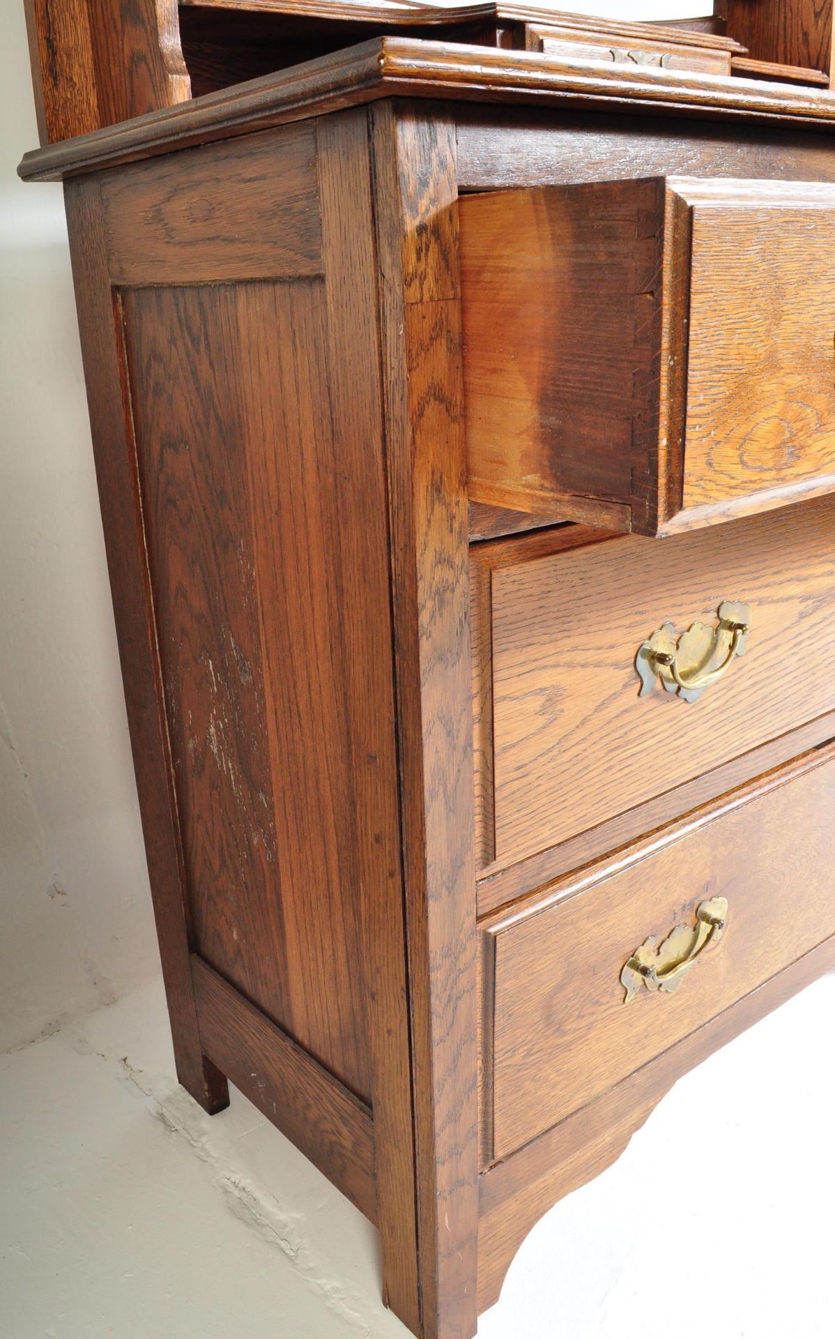 EARLY 20TH CENTURY EDWARDIAN ARTS & CRAFT DRESSING TABLE - Image 3 of 5