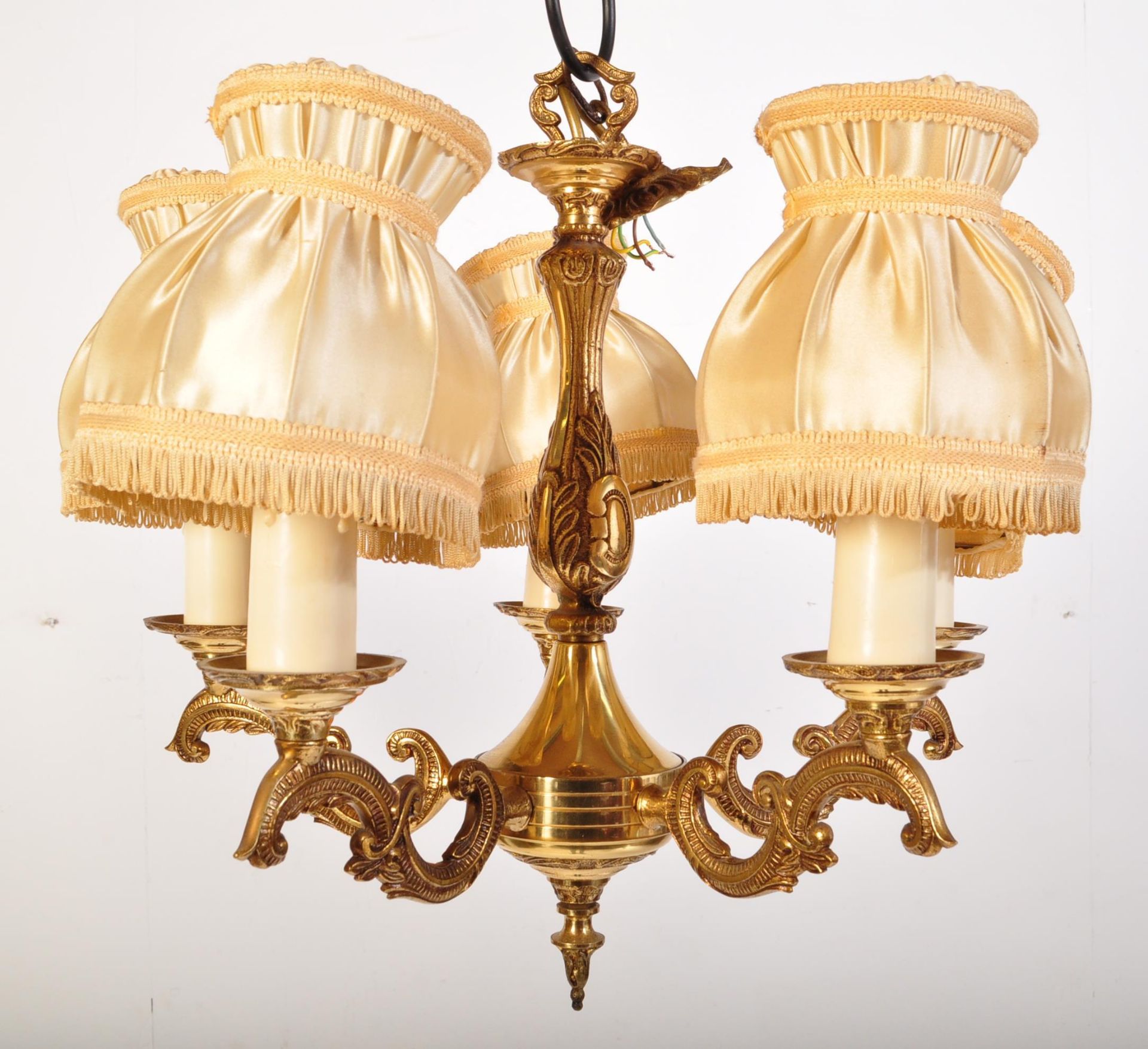 PAIR OF 20TH CENTURY BRASS CHANDELIERS & WALL LIGHTS - Bild 3 aus 4