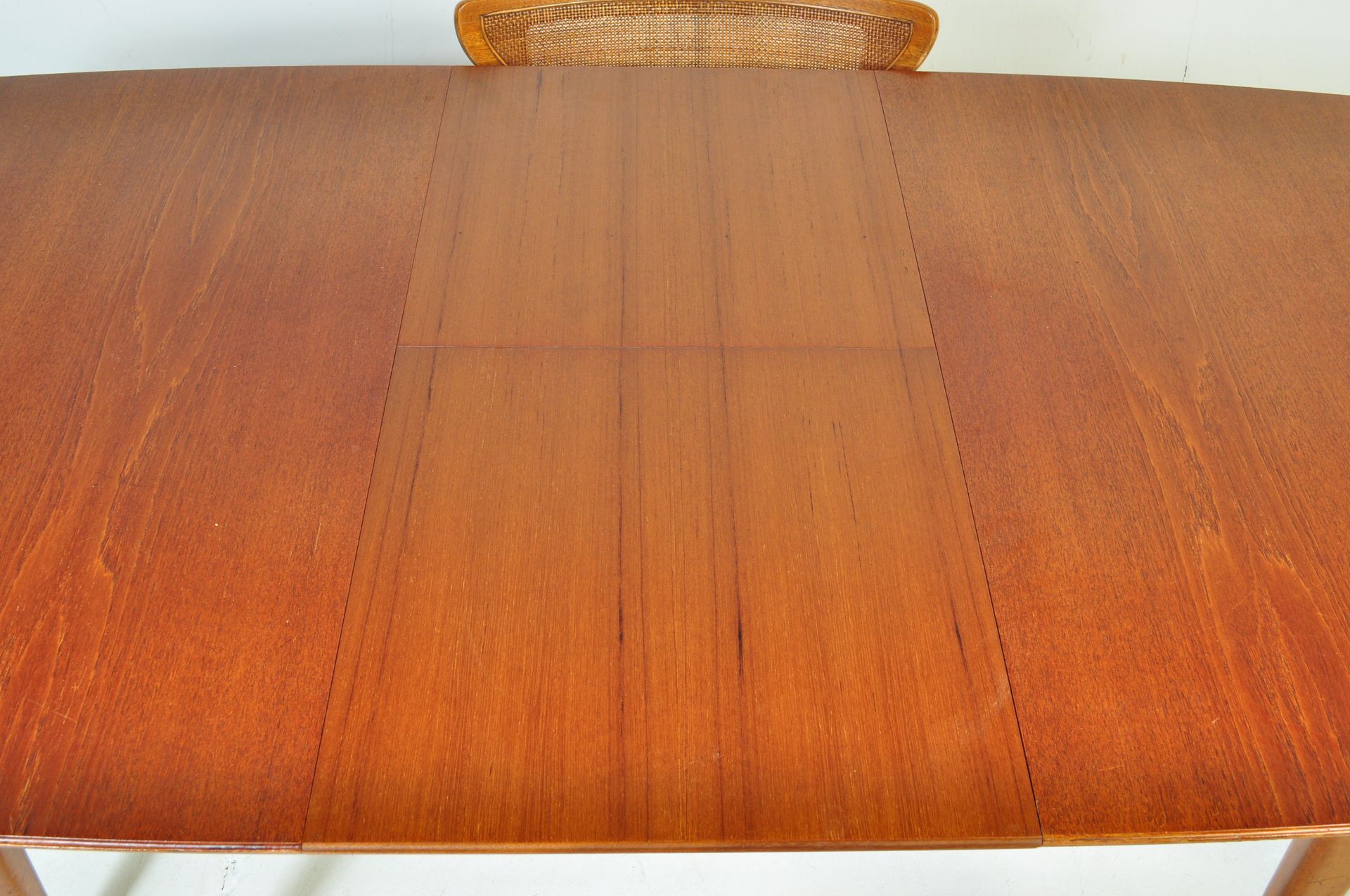 MID CENTURY TEAK WOOD DANISH MANNER DINING ROOM SUITE - Image 4 of 6