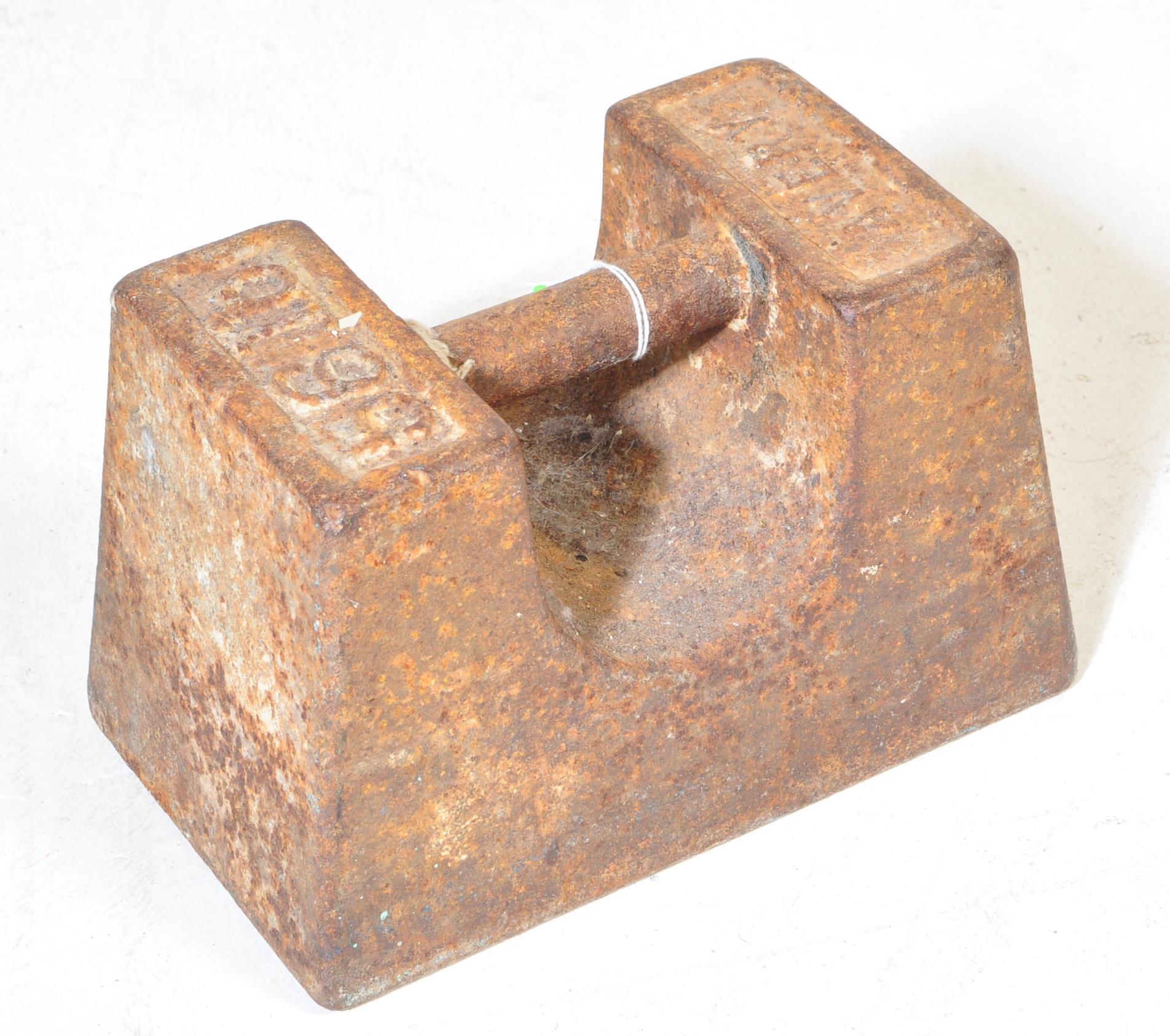 20TH CENTURY AVERY CAST METAL STANDARD WEIGHT - Image 2 of 4