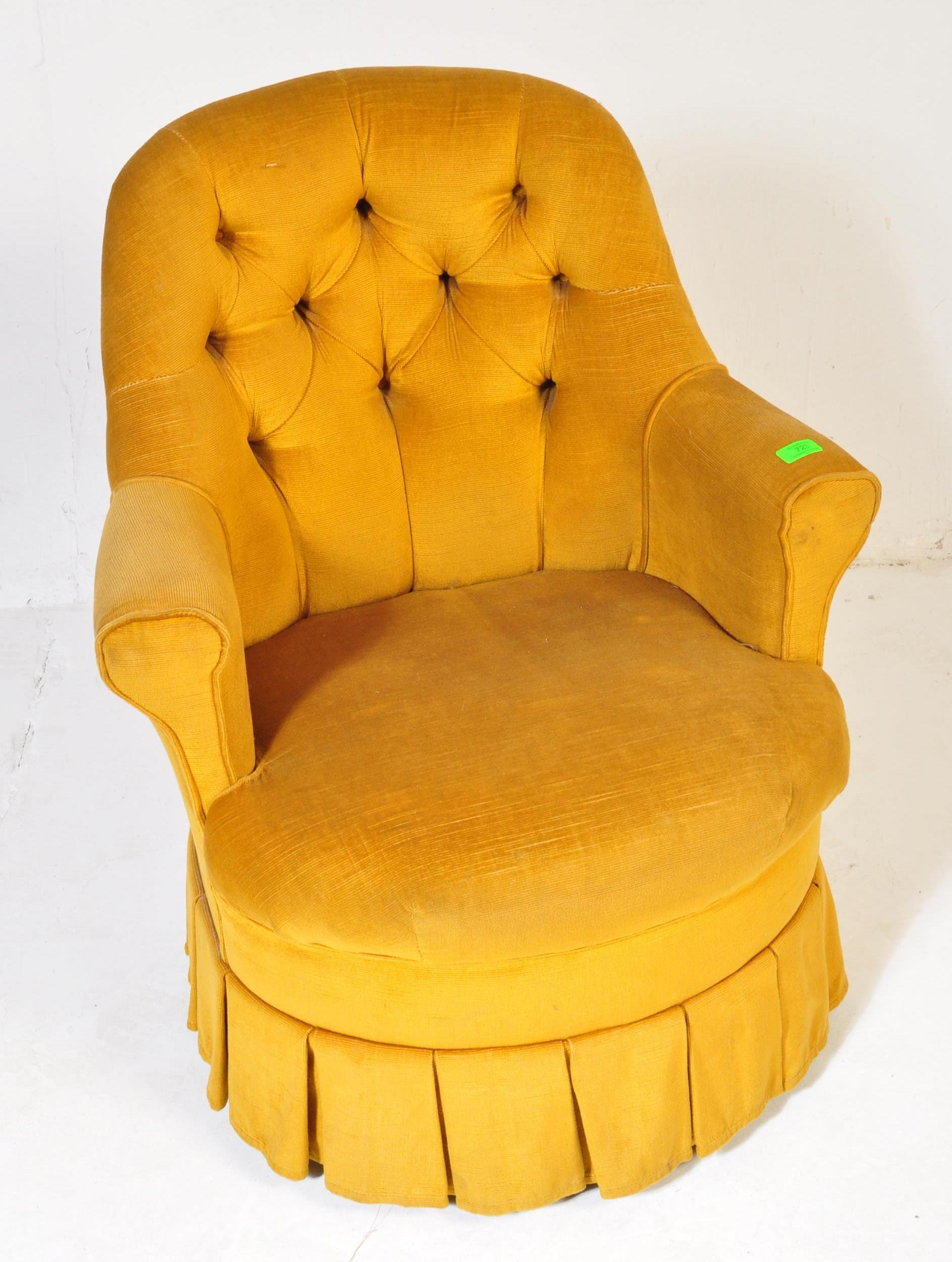 RETRO MID 20TH CENTURY UPHOLSTERED BUTTON BACK EASY CHAIR - Image 2 of 4