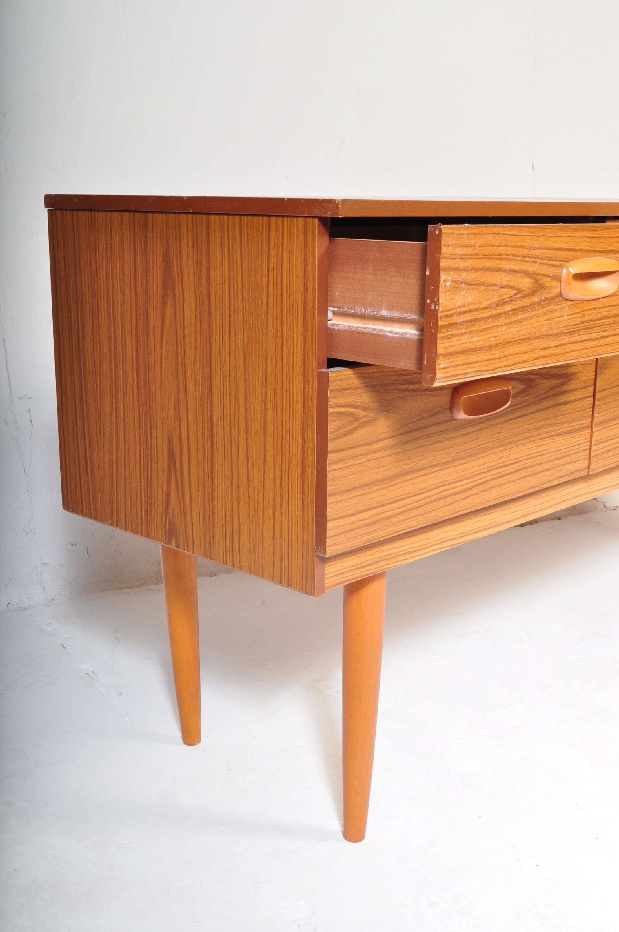 RETO MID CENTURY TEAK CHEST OF DRAWERS / SIDEBOARD - Image 2 of 5