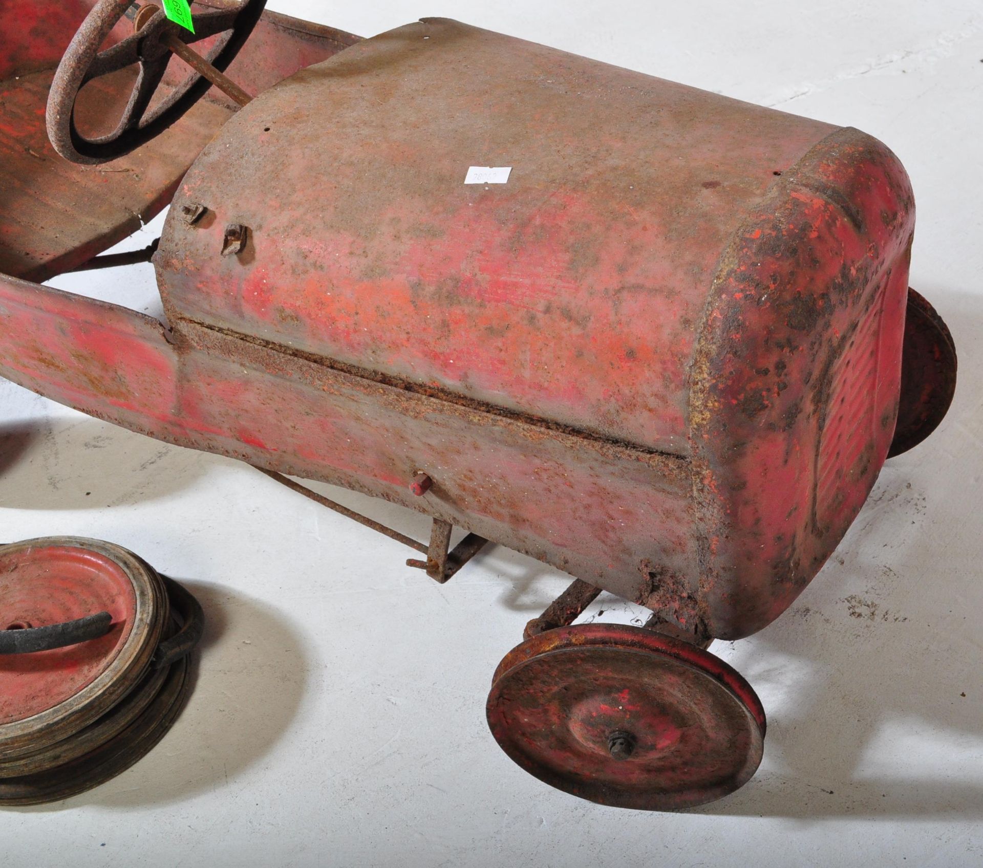 VINTAGE TRIANG LINES BROS TIN PLATE CHILDRENS PEDAL CAR - Image 4 of 5