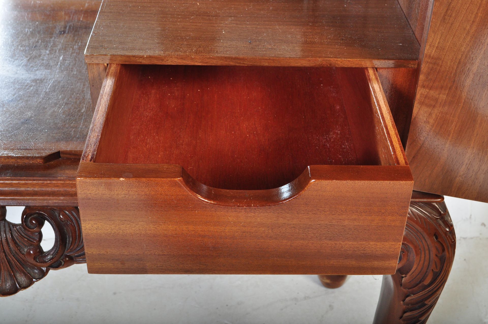 20TH CENTURY QUEEN ANNE REVIVAL WALNUT COCKTAIL CABINET - Image 7 of 7