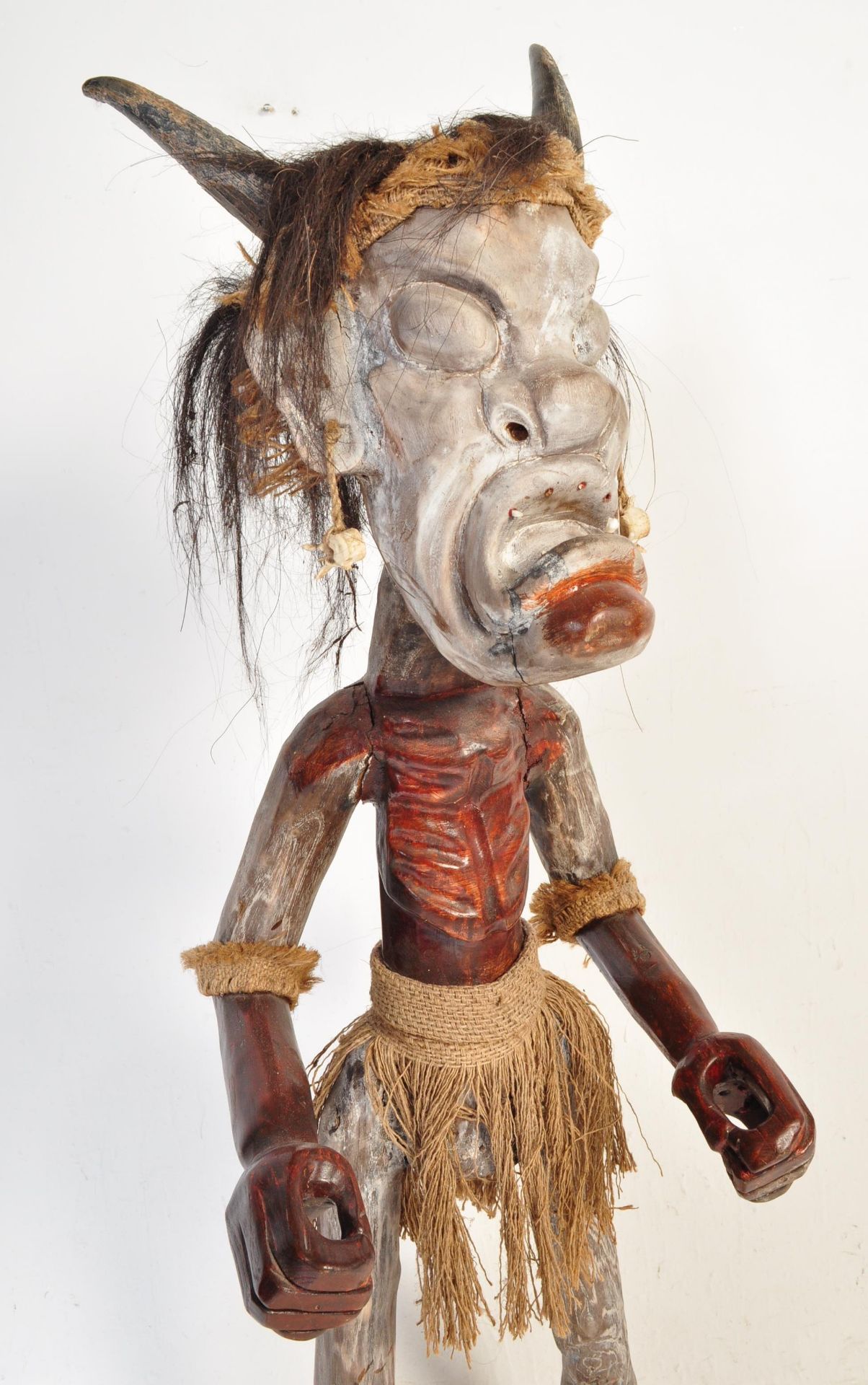 20TH CENTURY LARGE AFRICAN TRIBAL WOODEN HORNED FIGURE - Image 4 of 5