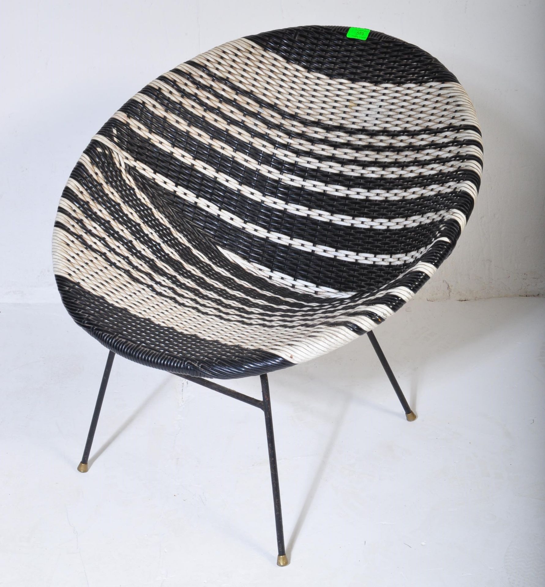 RETRO CIRCA 1960S BLACK & WHITE WOVEN SATELLITE CHAIR - Image 2 of 5