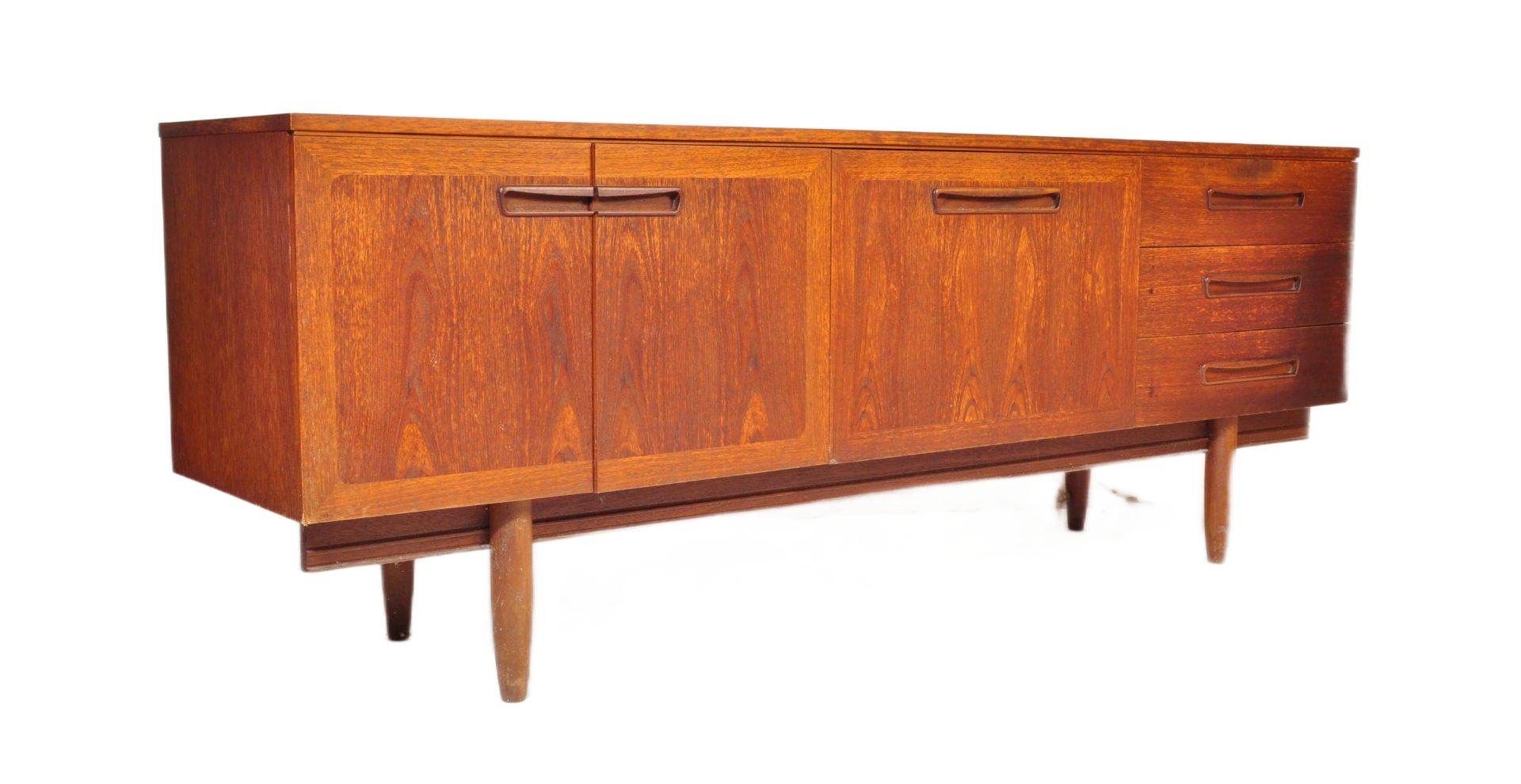 RETRO MID 20TH CENTURY TEAK SIDEBOARD