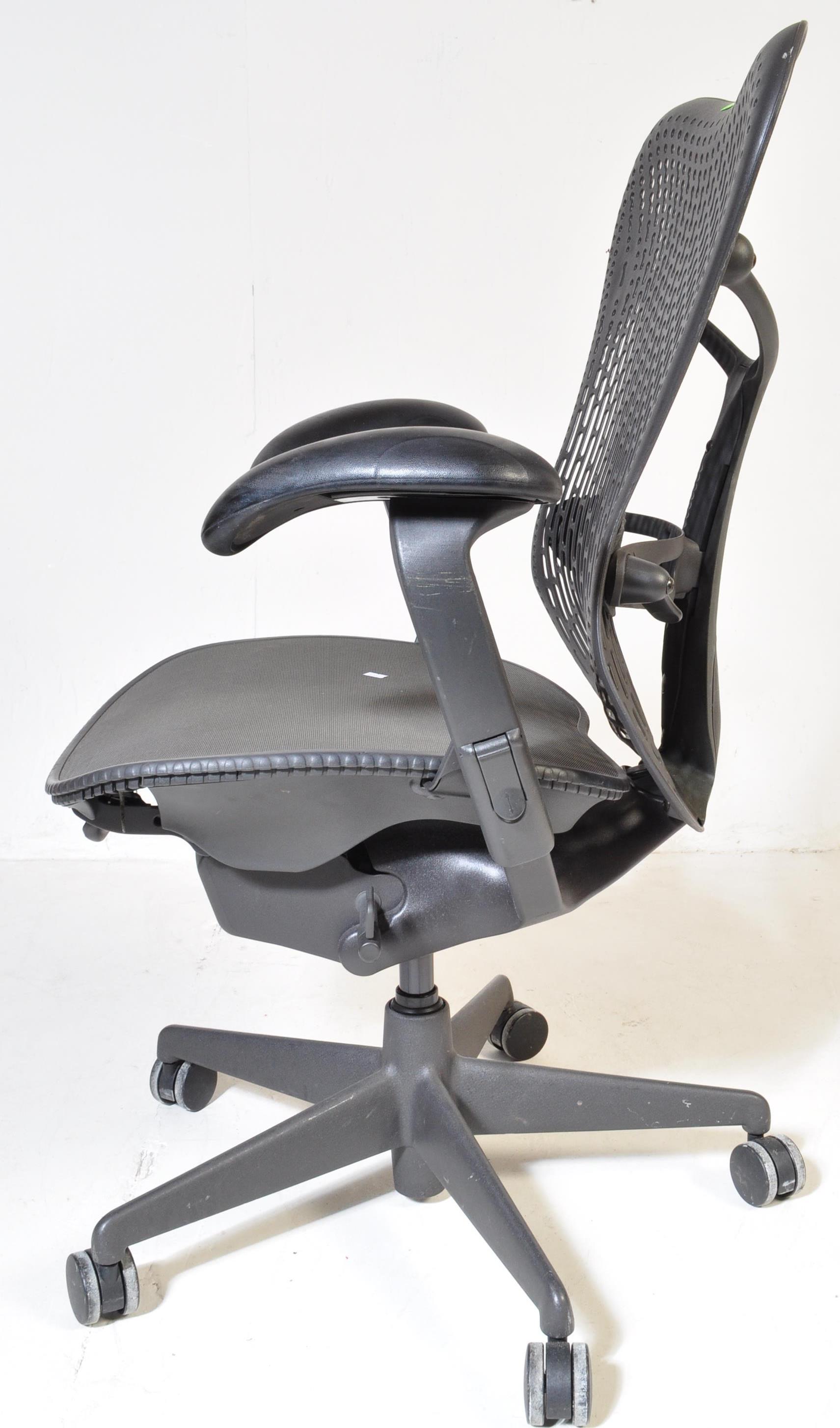 HERMAN MILLER - MIRRA 2 - SWIVEL OFFICE DESK CHAIR BY STUDIO 7.5 - Image 4 of 5