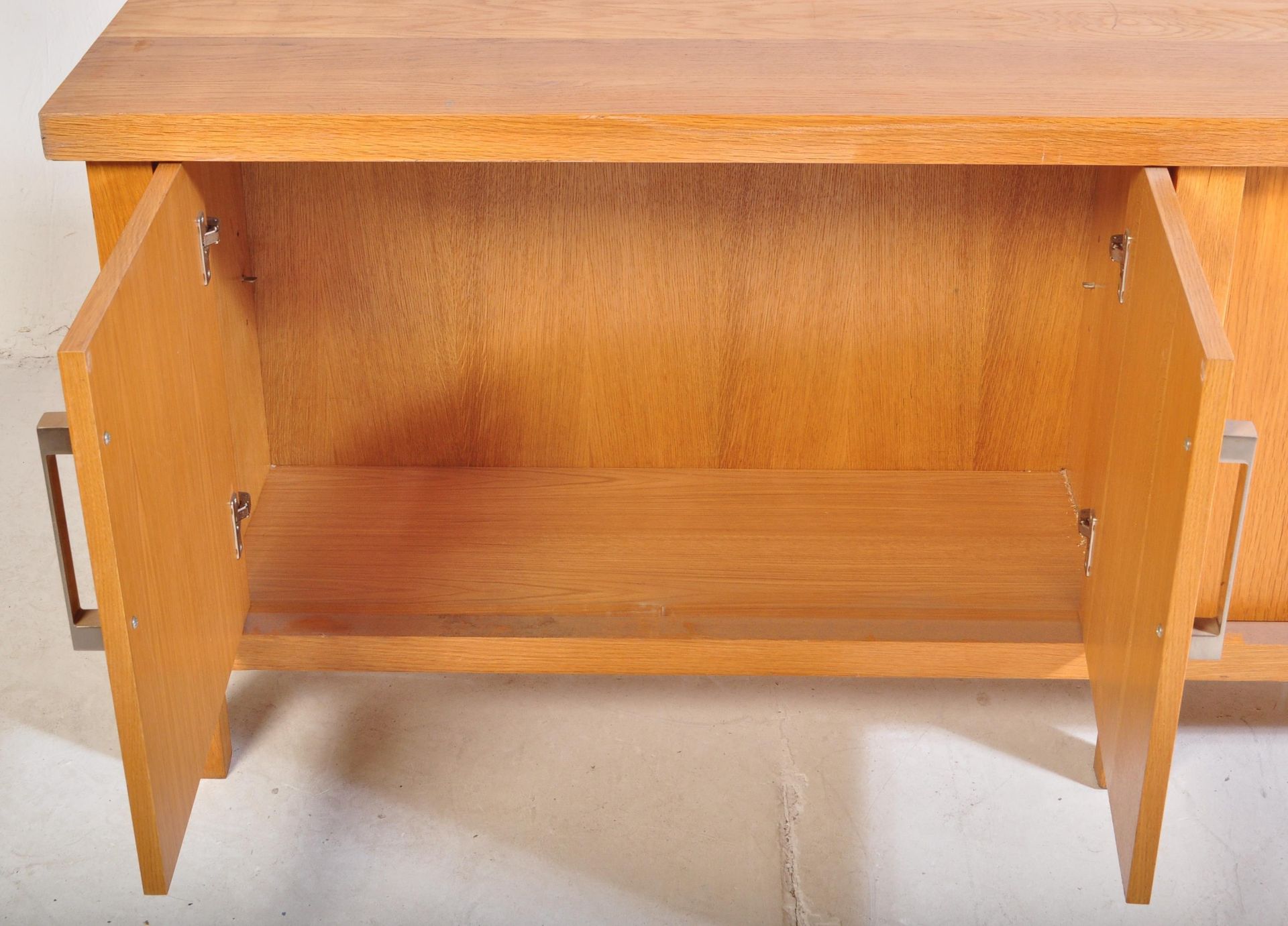 CONTEMPORARY OAK FURNITURE LAND STYLE SIDEBOARD - Image 3 of 5